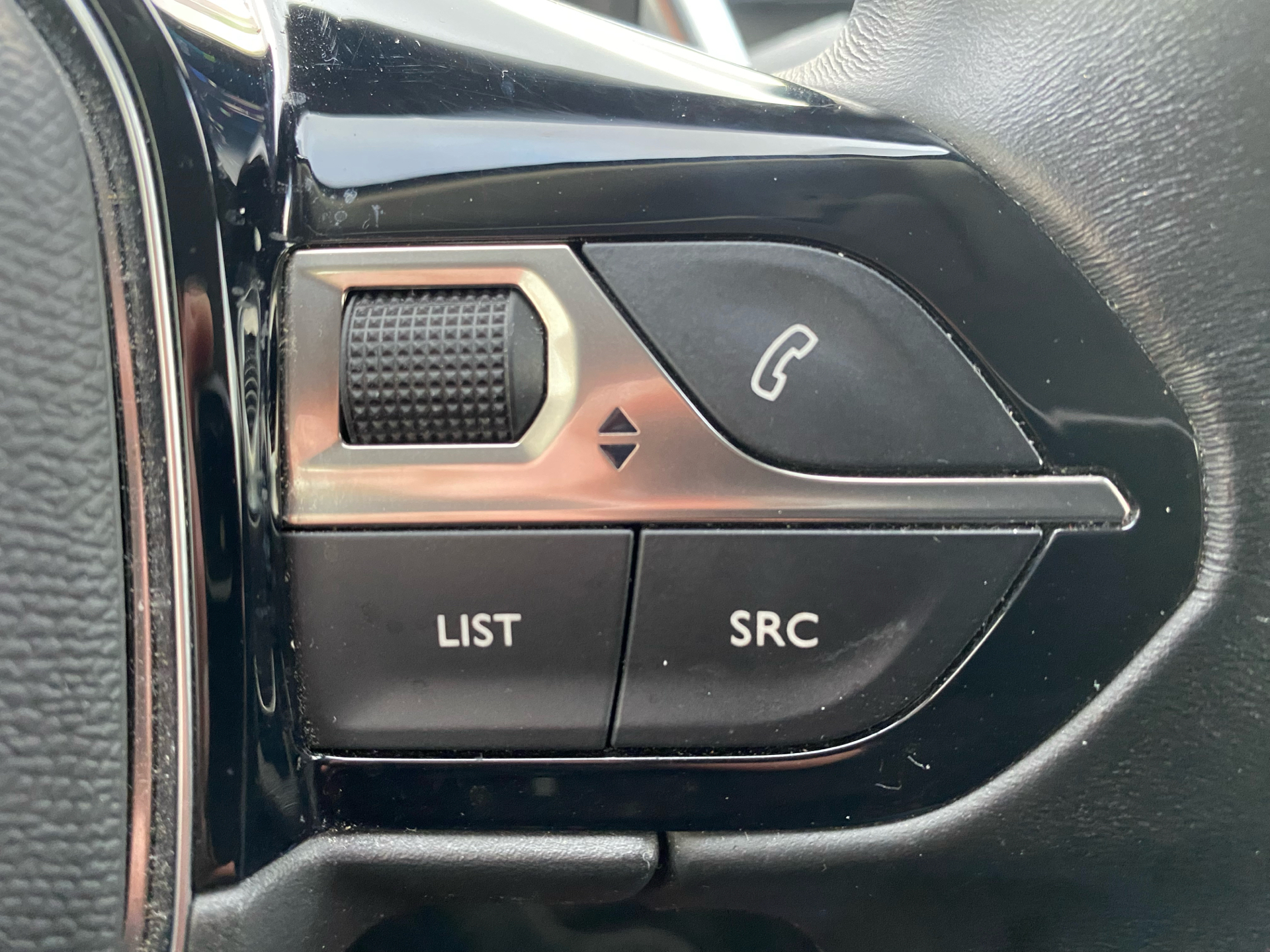 Billede af Peugeot 3008 1,6 PureTech  Plugin-hybrid First Selection EAT8 225HK 5d 8g Aut.