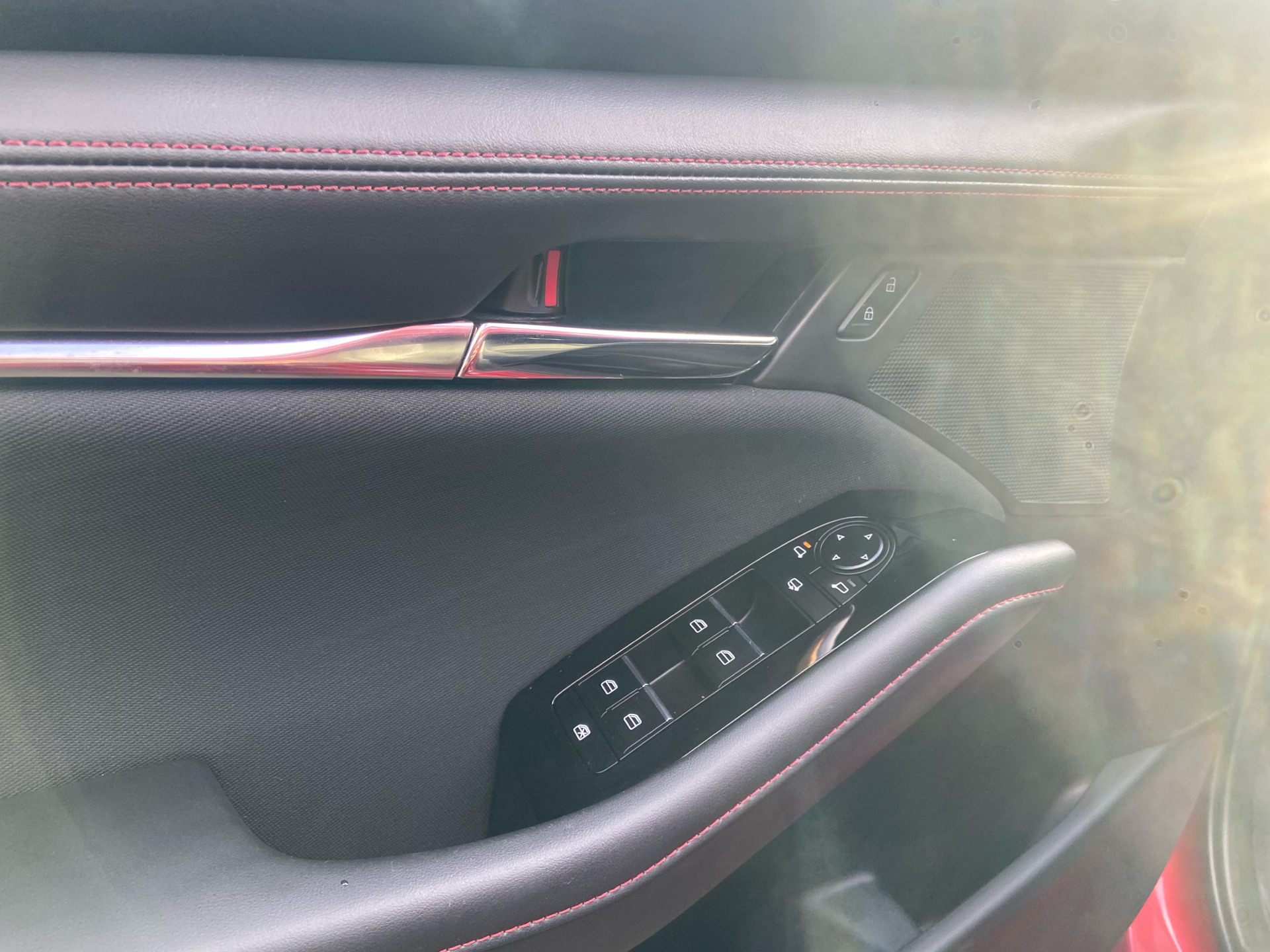 Billede af Mazda 3 2,0 Skyactiv-G  Mild hybrid Homura 150HK 5d 6g Aut.