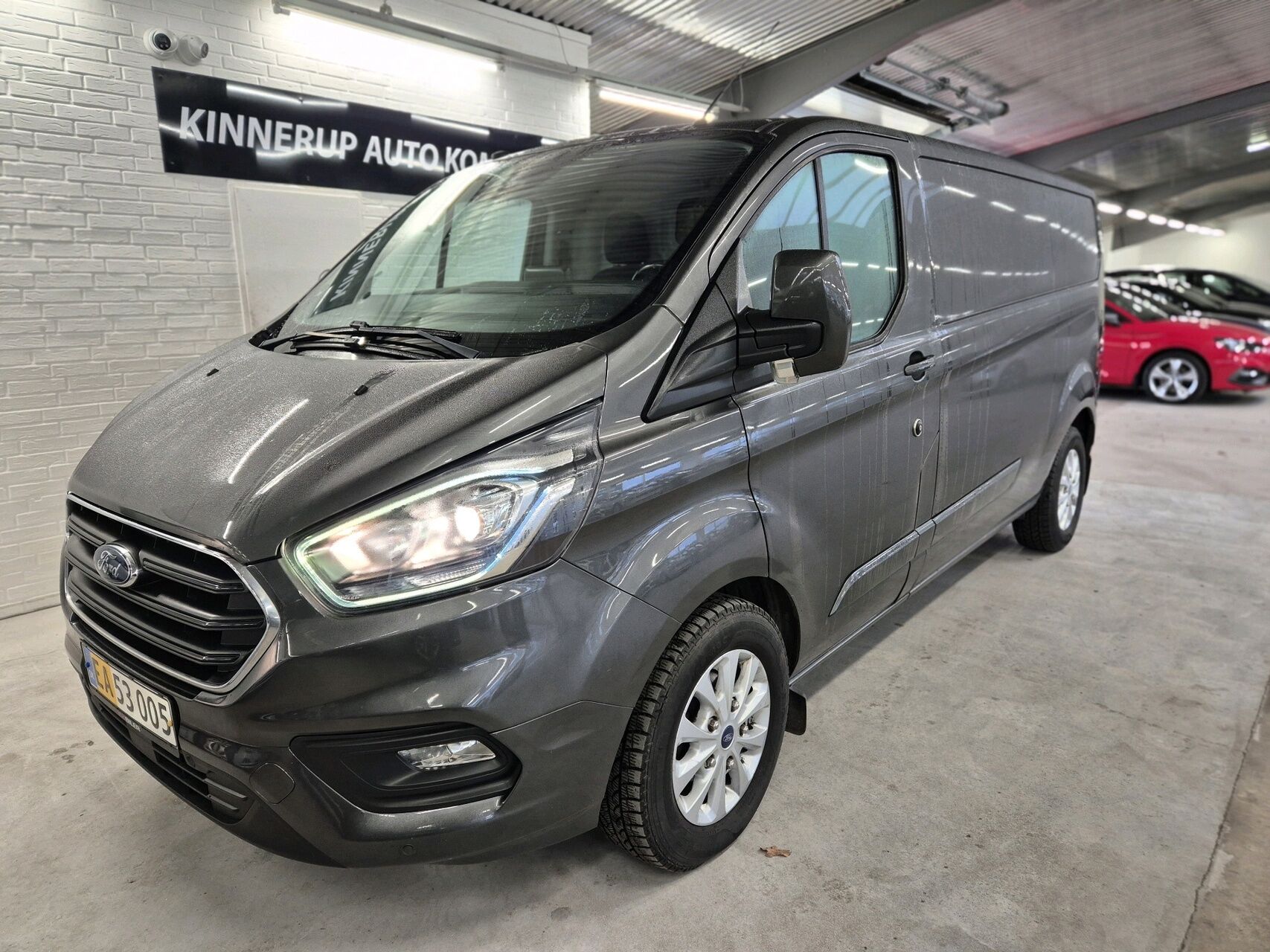 Billede af Ford Transit Custom 300 L2H1 2,0 TDCi Limited 170HK Van 6g Aut.