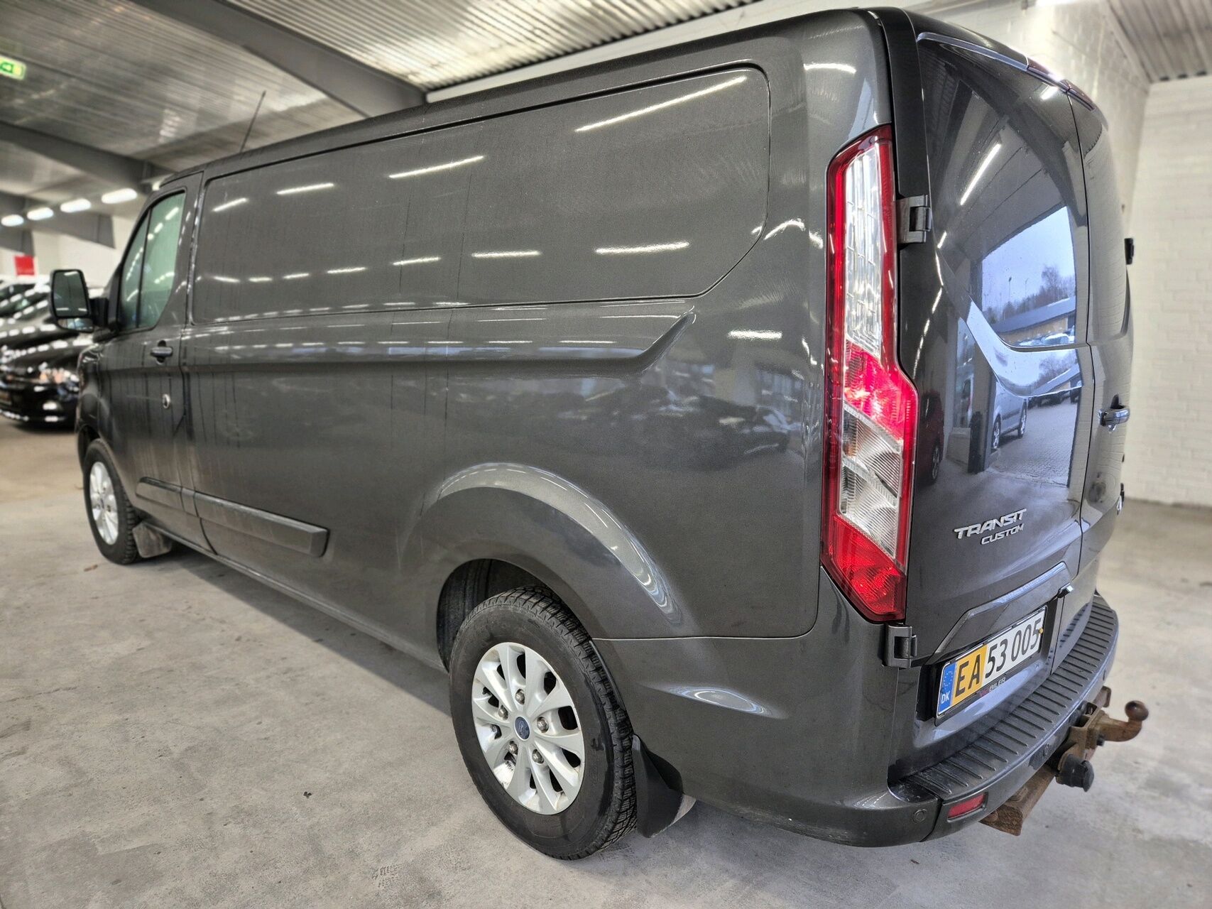Billede af Ford Transit Custom 300 L2H1 2,0 TDCi Limited 170HK Van 6g Aut.