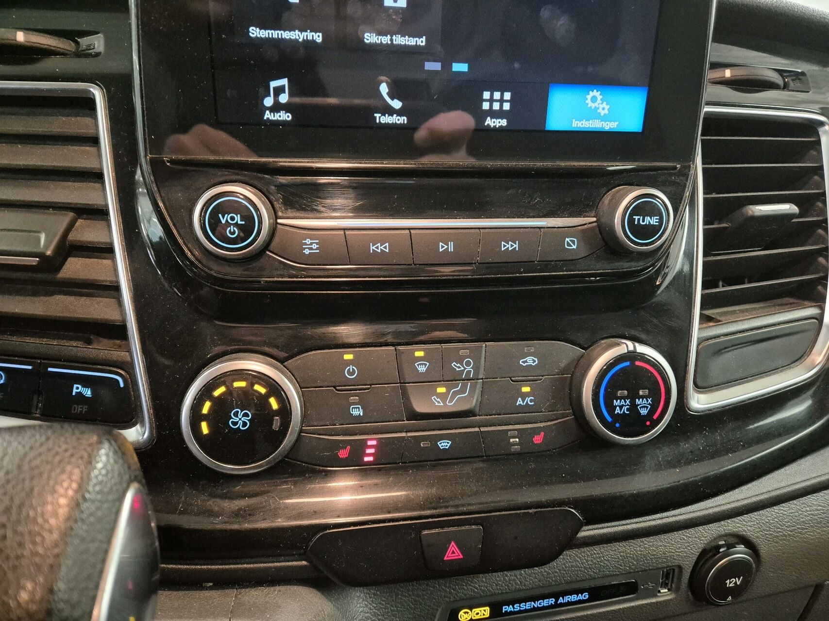 Billede af Ford Transit Custom 300 L2H1 2,0 TDCi Limited 170HK Van 6g Aut.