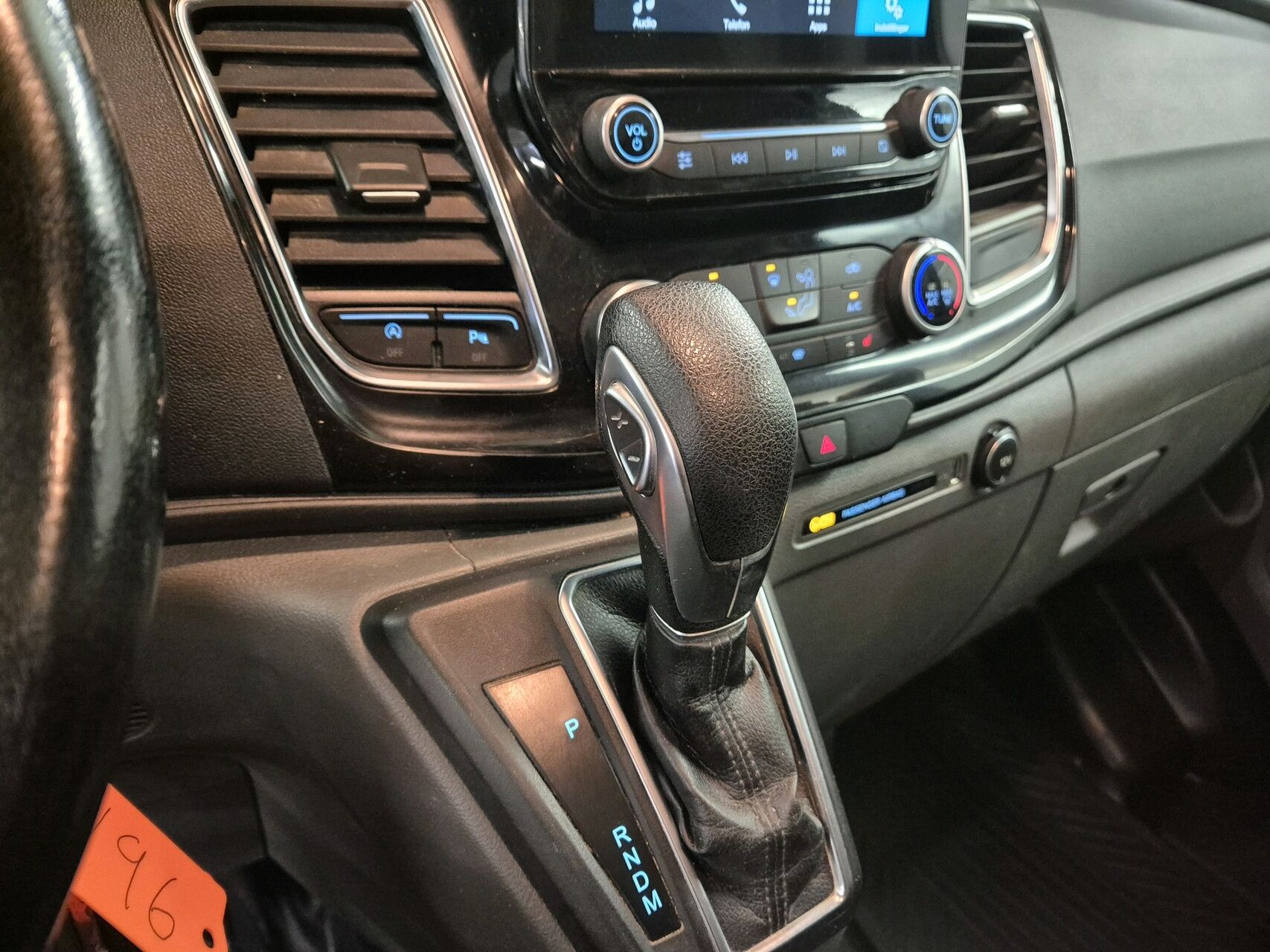 Billede af Ford Transit Custom 300 L2H1 2,0 TDCi Limited 170HK Van 6g Aut.