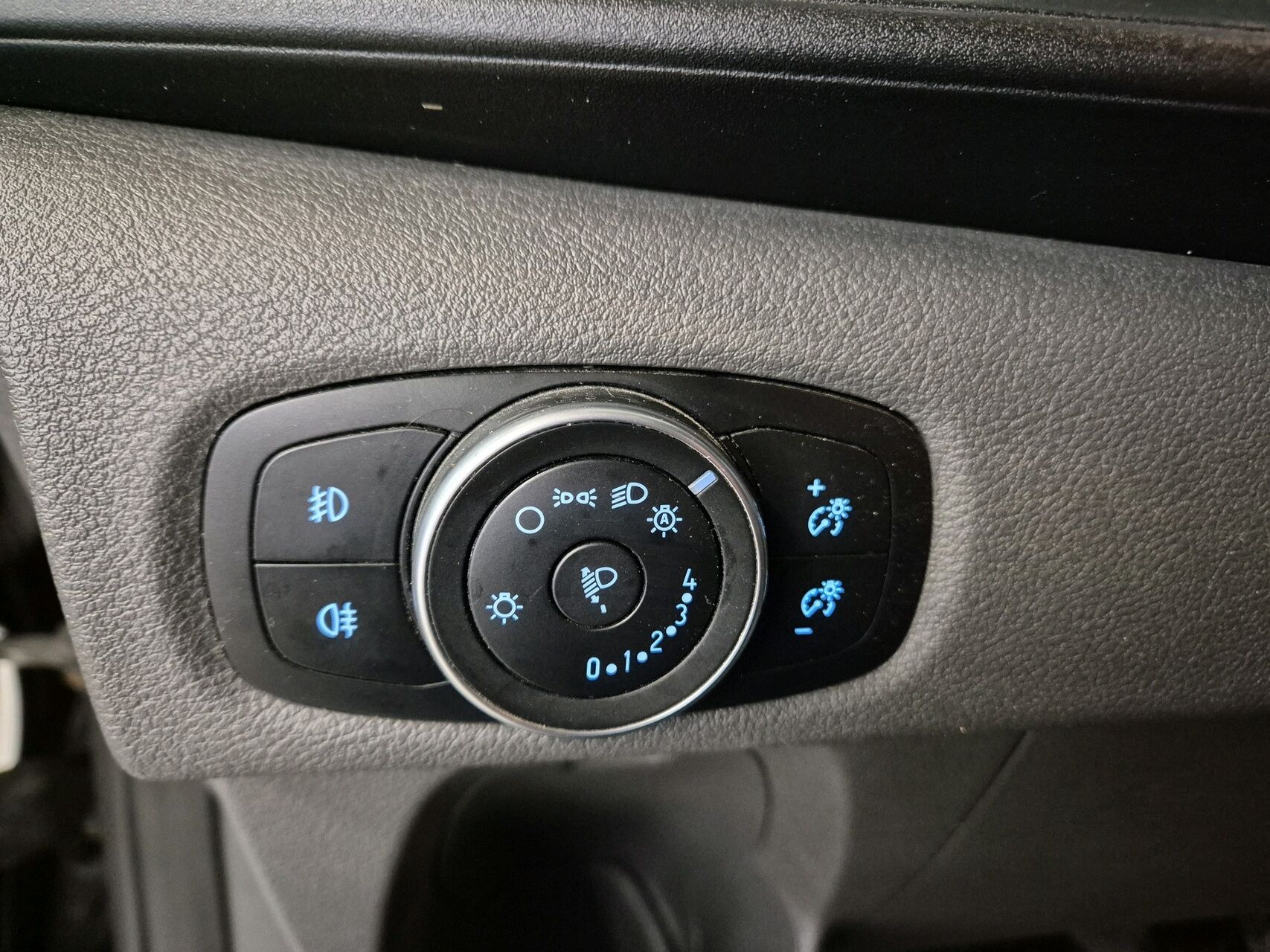 Billede af Ford Transit Custom 300 L2H1 2,0 TDCi Limited 170HK Van 6g Aut.