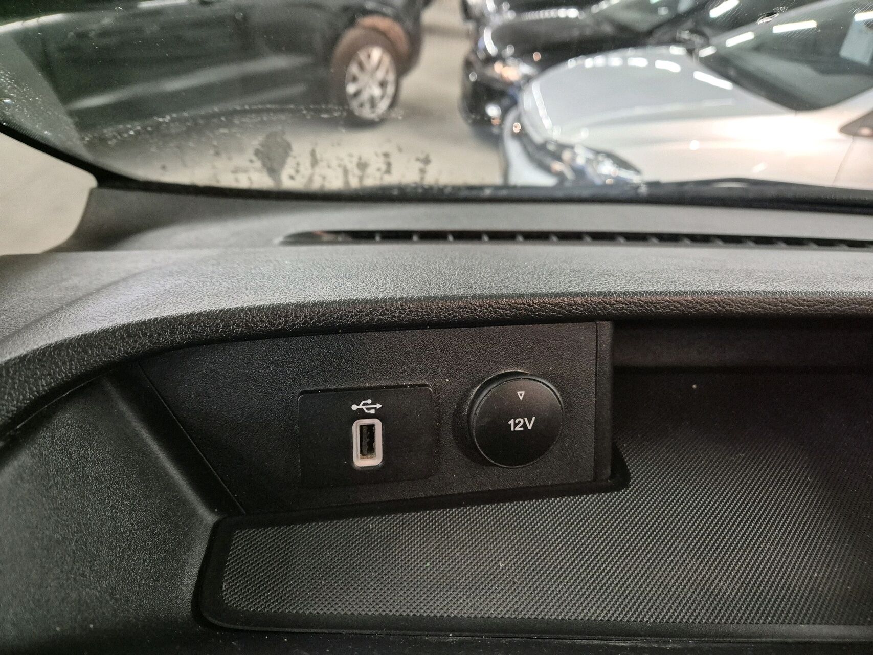 Billede af Ford Transit Custom 300 L2H1 2,0 TDCi Limited 170HK Van 6g Aut.