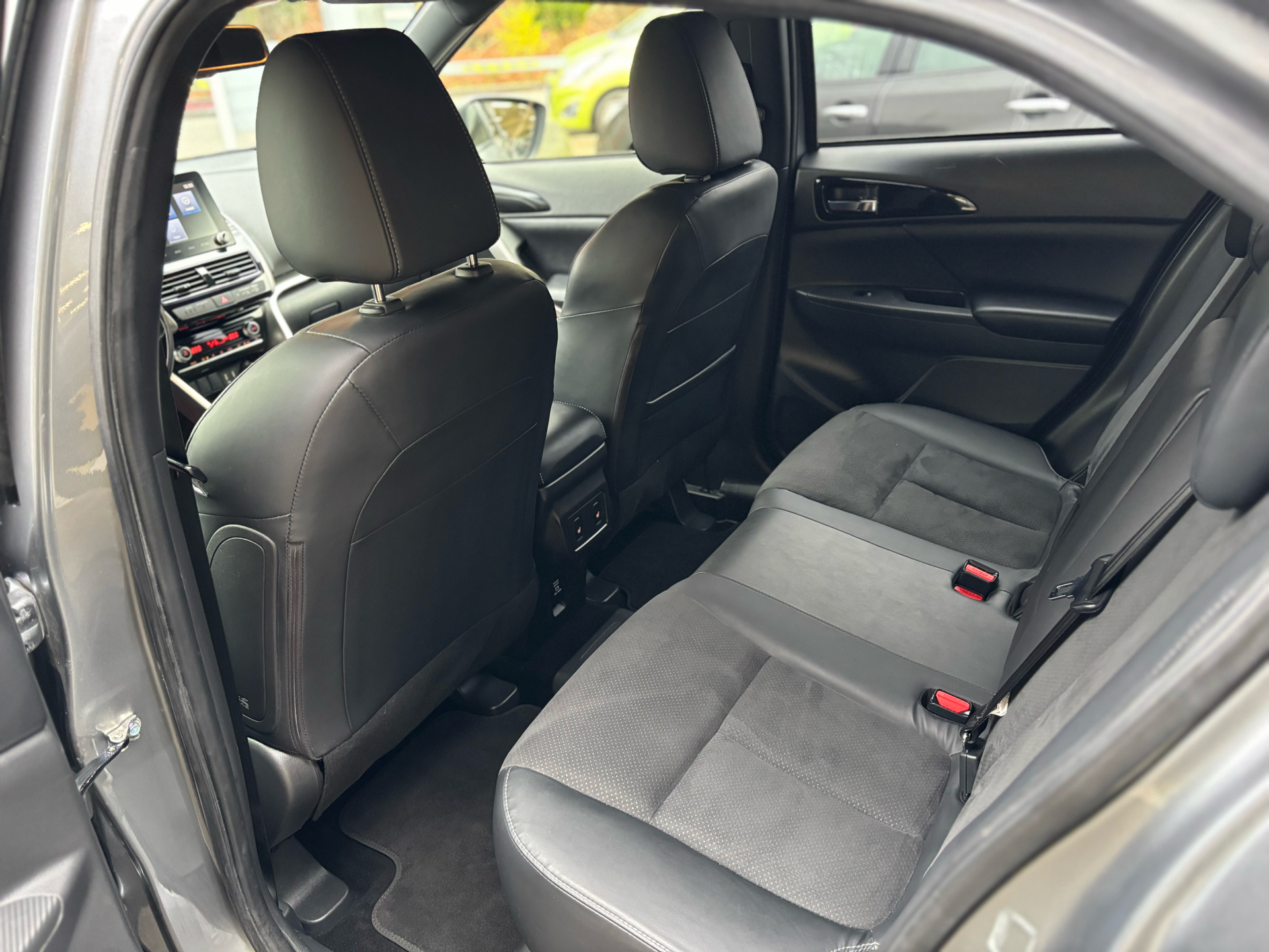 Billede af Mitsubishi Eclipse Cross 2,4 Plugin-hybrid Intense 4WD 188HK 5d Trinl. Gear