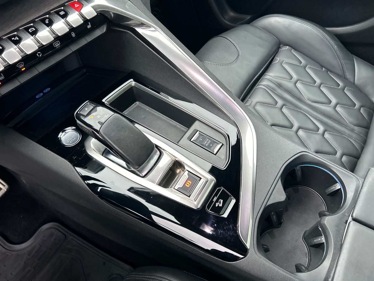 Billede af Peugeot 3008 1,6 PureTech  Plugin-hybrid GT Line AWD EAT8 300HK 5d 8g Aut.