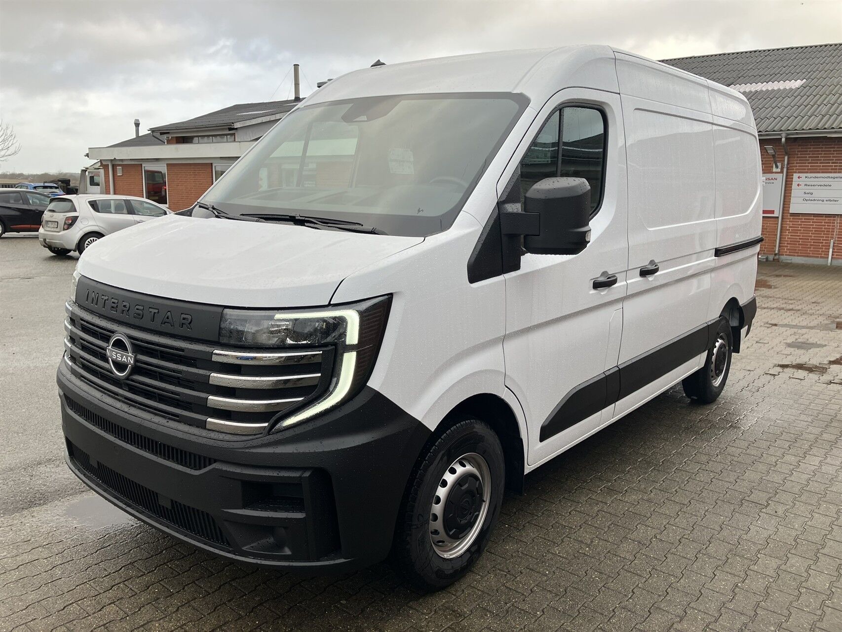 Billede af Nissan Interstar L2H2 2,0 DCi N-Connecta 150HK Van 9g Aut.