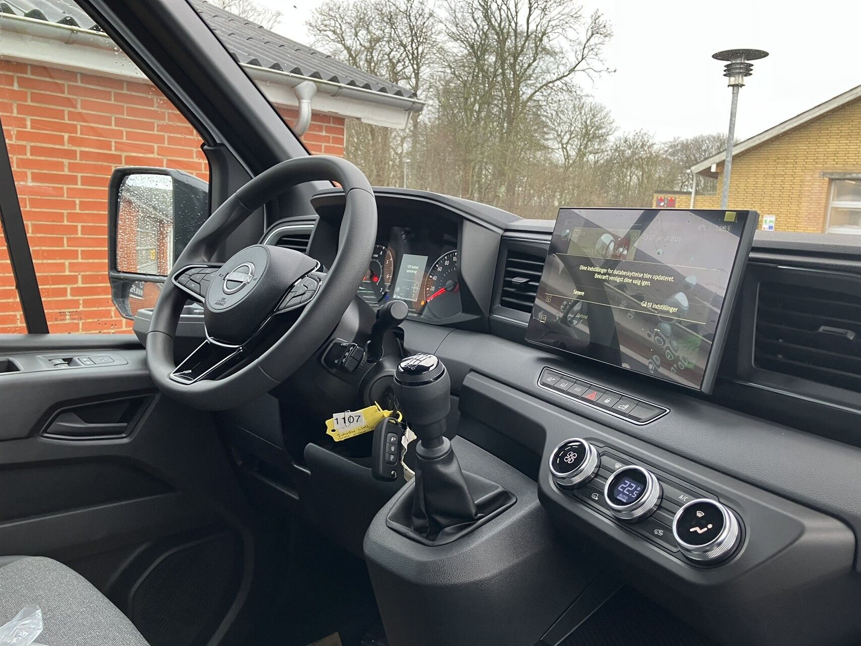 Billede af Nissan Interstar L2H2 2,0 DCi N-Connecta 150HK Van 9g Aut.