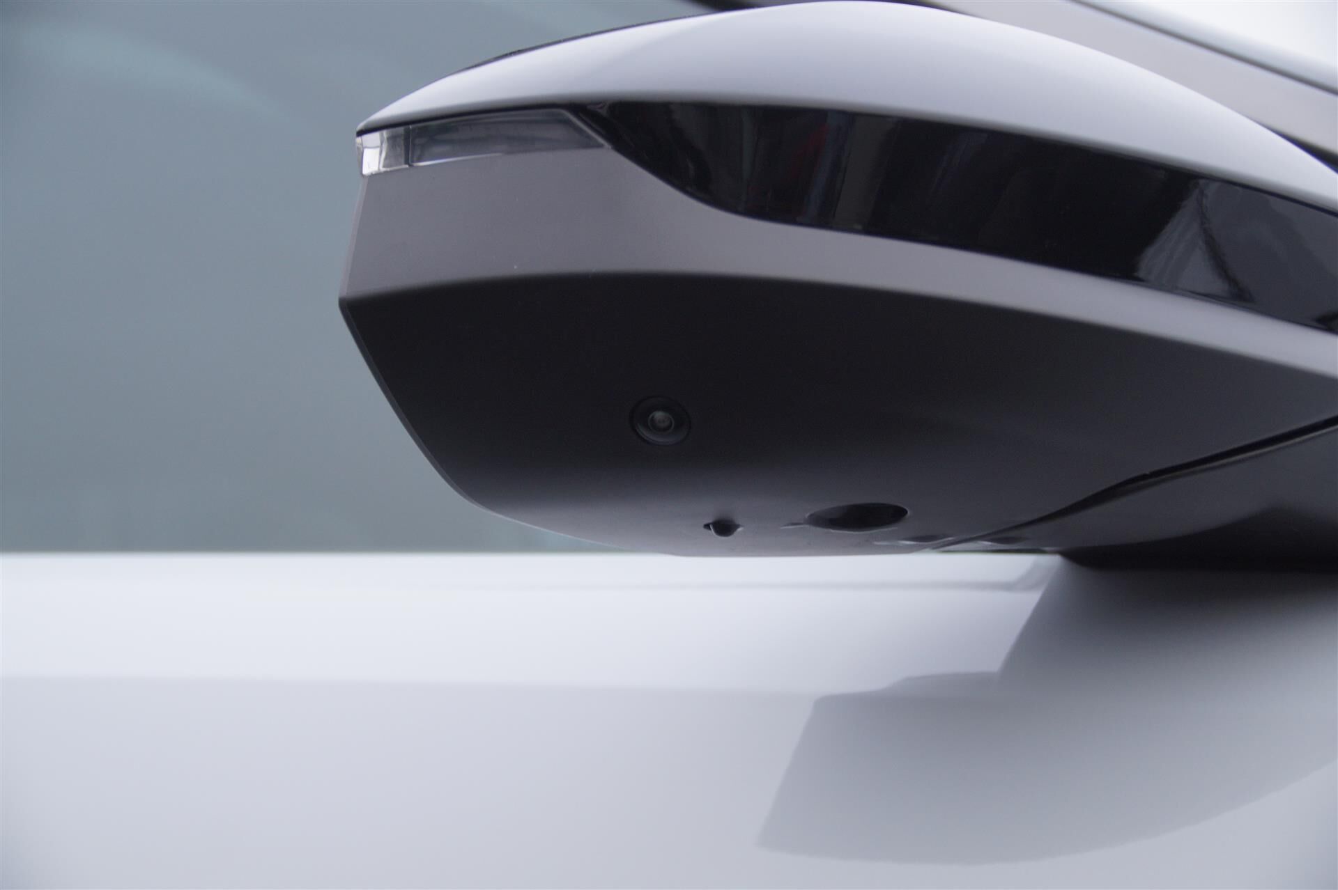 Billede af Peugeot e-3008 EL GT Pack 210HK 5d Aut.