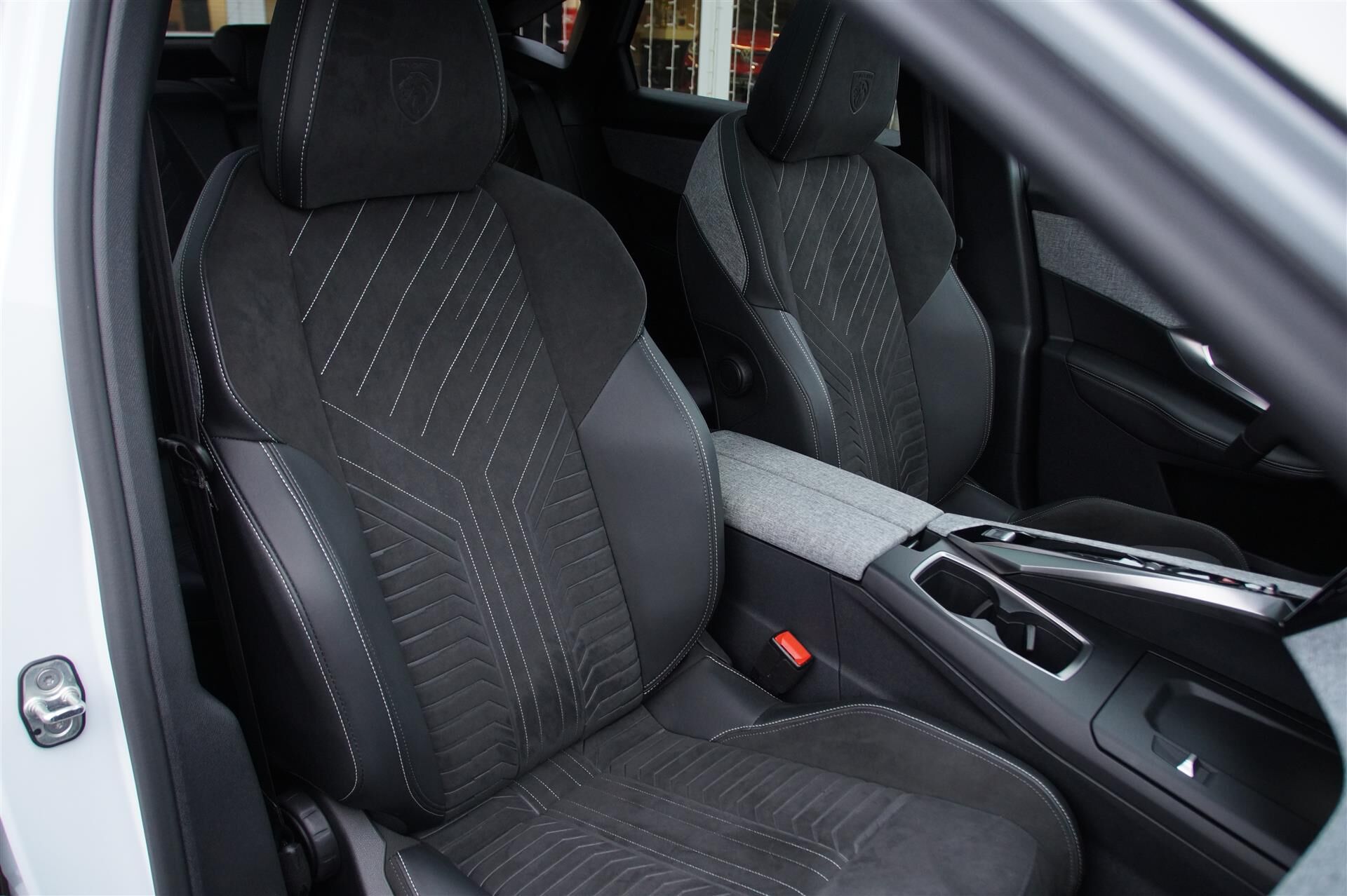 Billede af Peugeot e-3008 EL GT Pack 210HK 5d Aut.