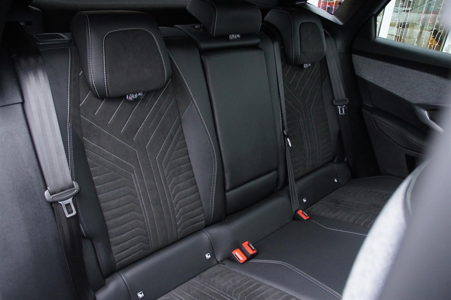 Billede af Peugeot e-3008 EL GT Pack 210HK 5d Aut.