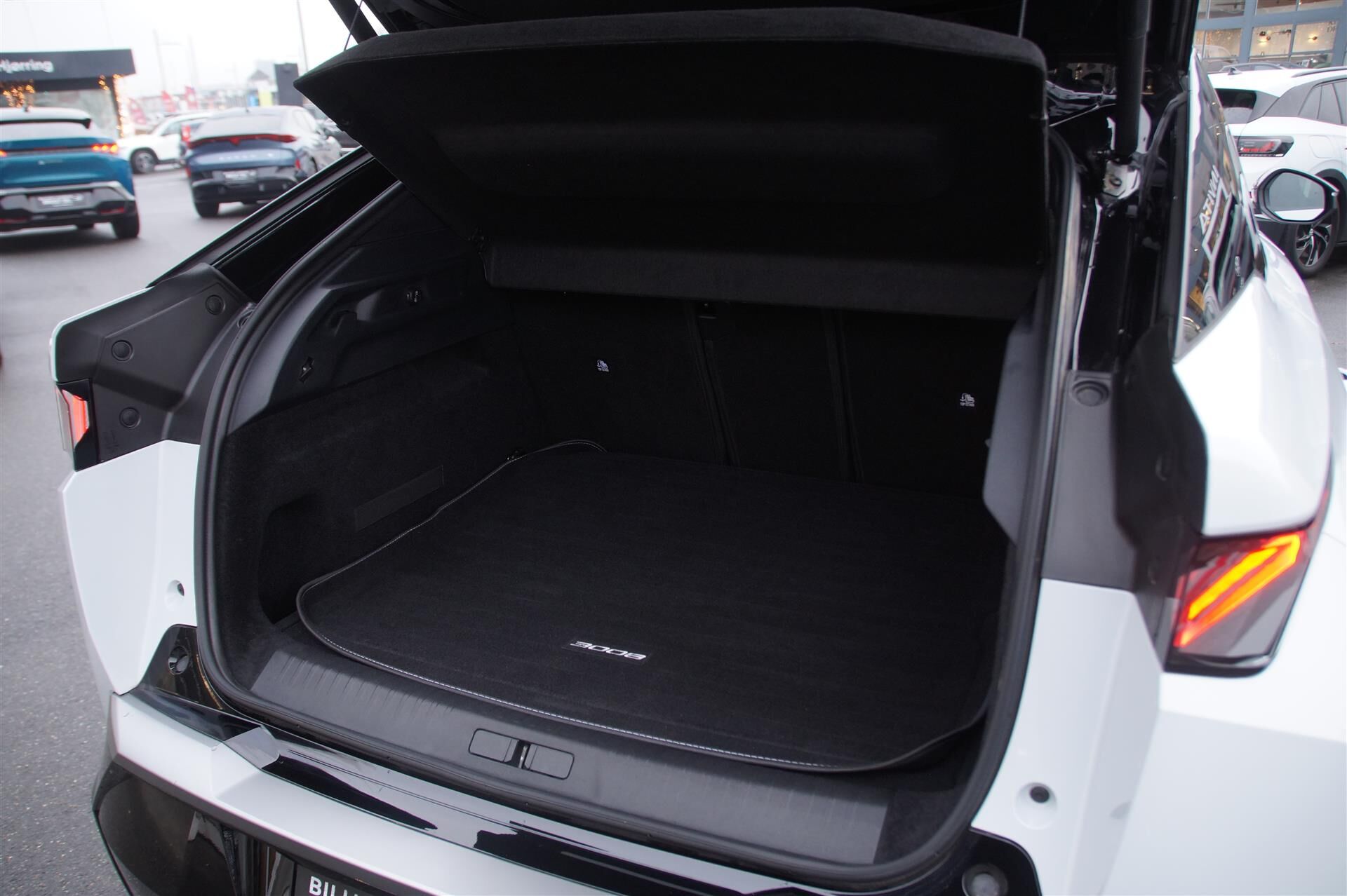 Billede af Peugeot e-3008 EL GT Pack 210HK 5d Aut.