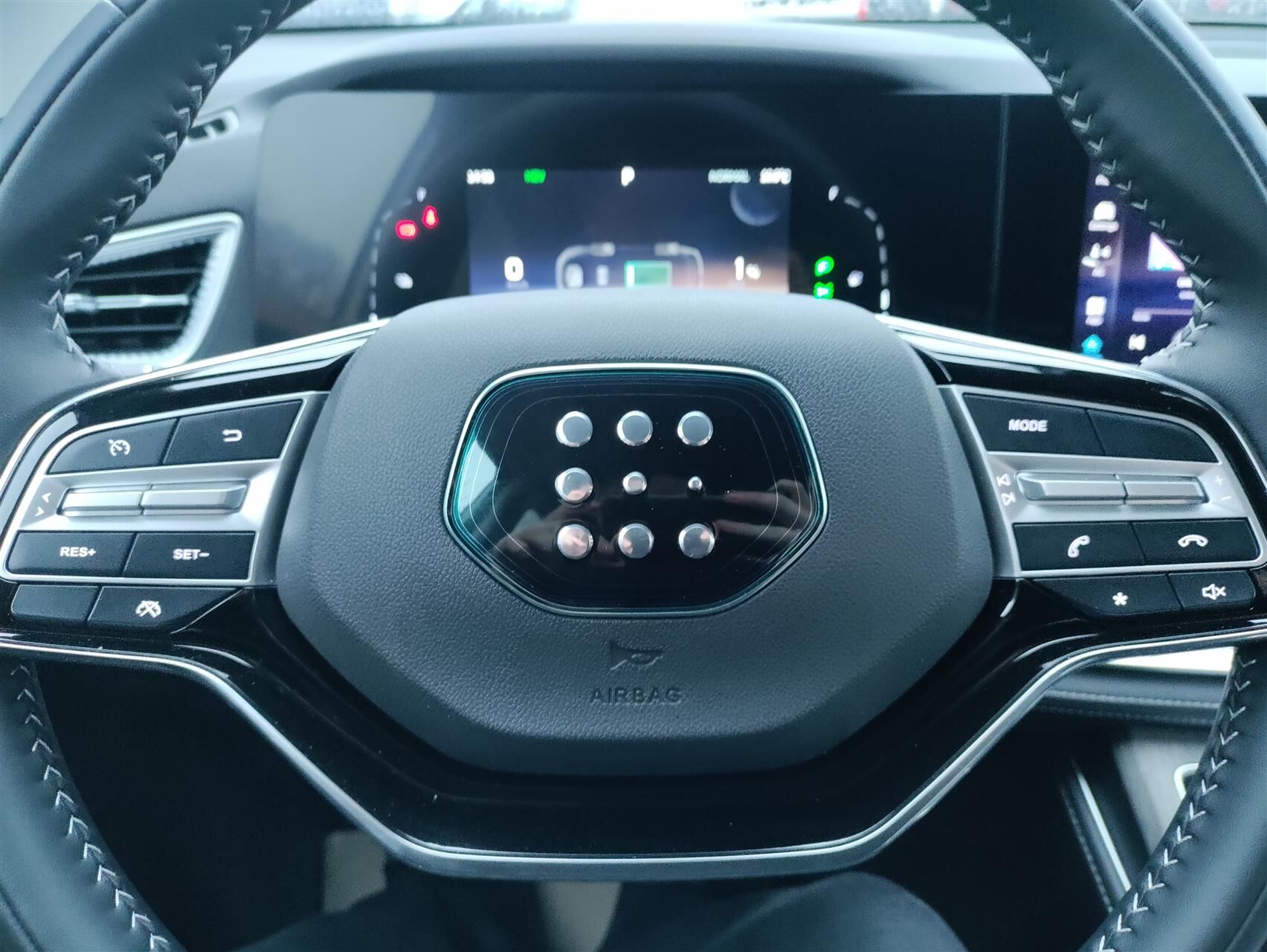 Billede af Navor E5 1,5 Plugin-hybrid Rock E-CVT 218HK 5d Aut.