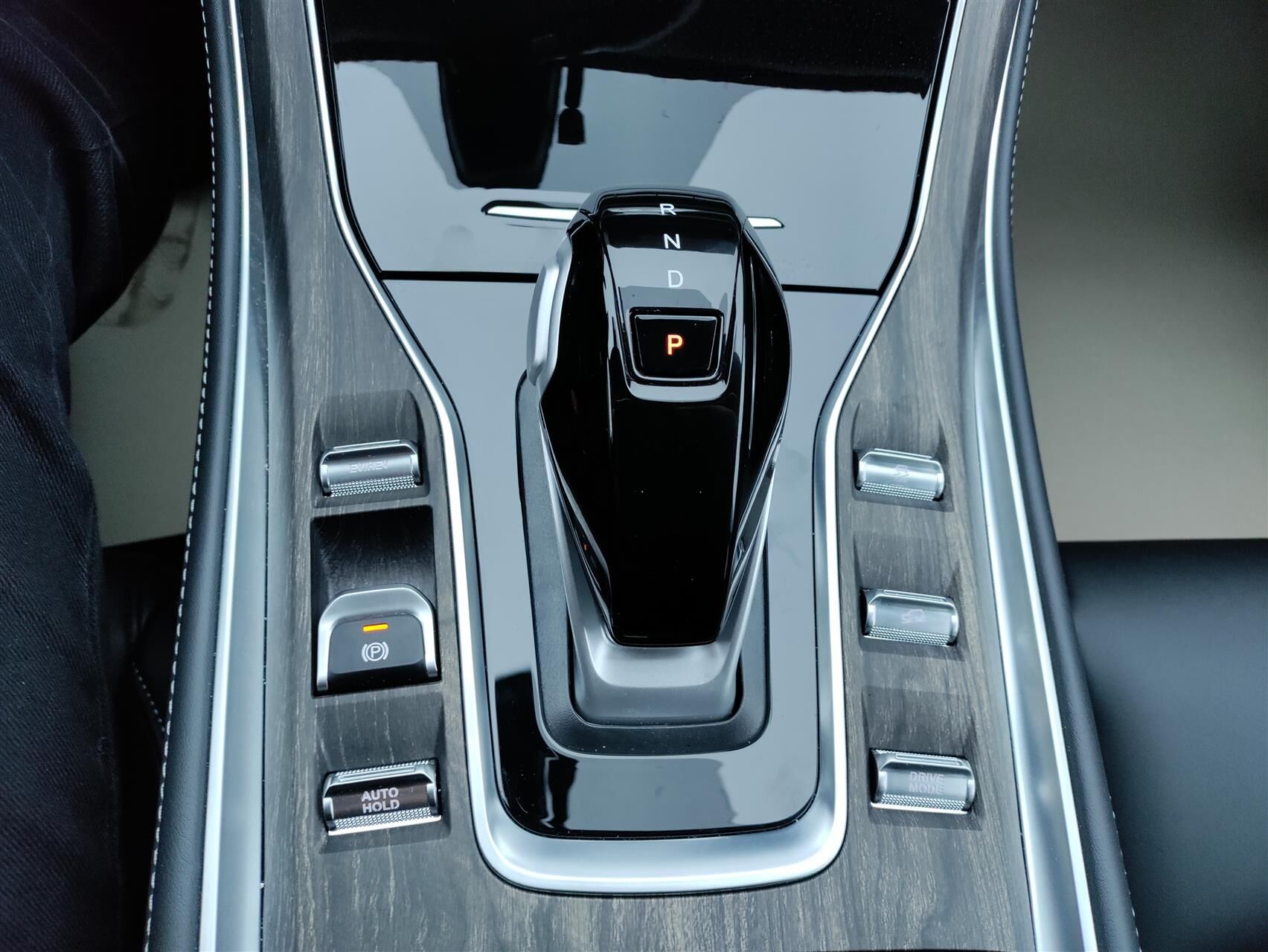 Billede af Navor E5 1,5 Plugin-hybrid Rock E-CVT 218HK 5d Aut.