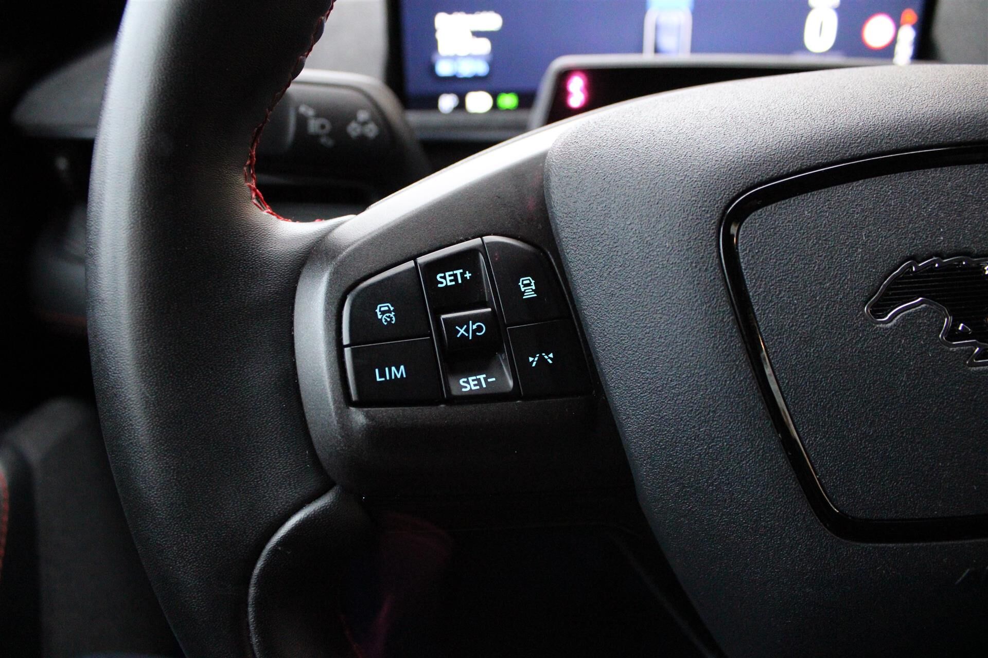 Billede af Ford Mustang Mach-E EL SR Premium AWD 269HK 5d Aut.