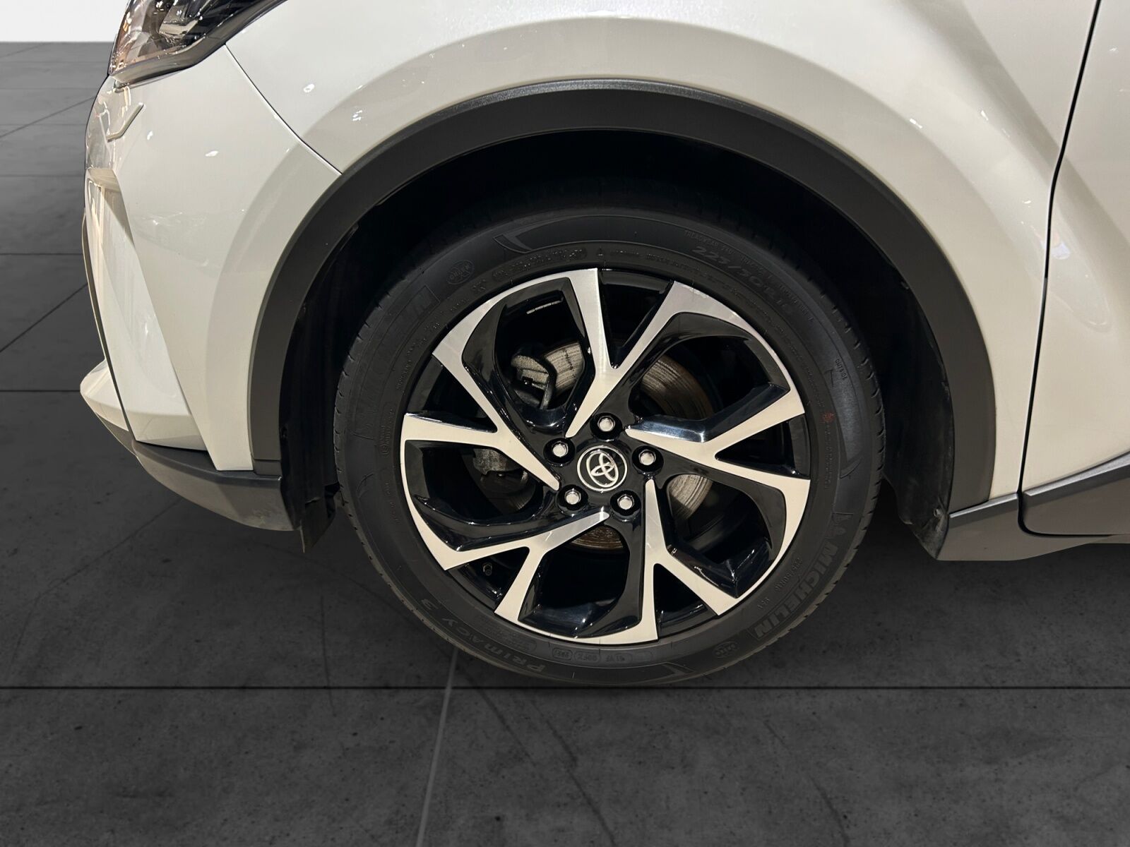 Billede af Toyota C-HR 1,8 Hybrid C-LUB Premium Multidrive S 122HK 5d Aut.