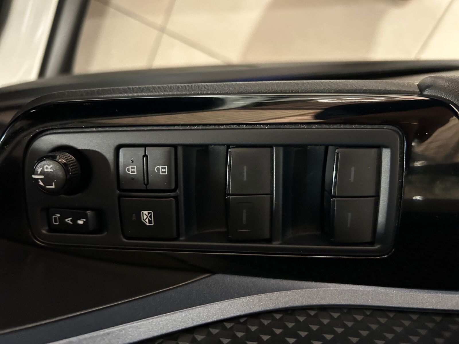 Billede af Toyota C-HR 1,8 Hybrid C-LUB Premium Multidrive S 122HK 5d Aut.