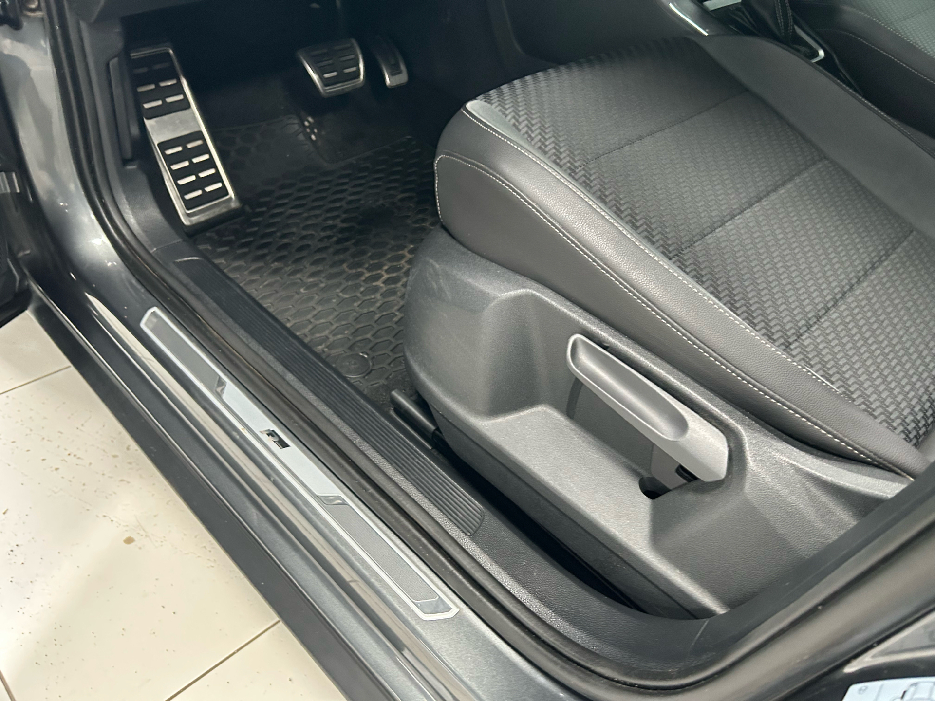 Billede af VW T-Roc 1,5 TSI ACT Sport Plus DSG 150HK 5d 7g Aut.