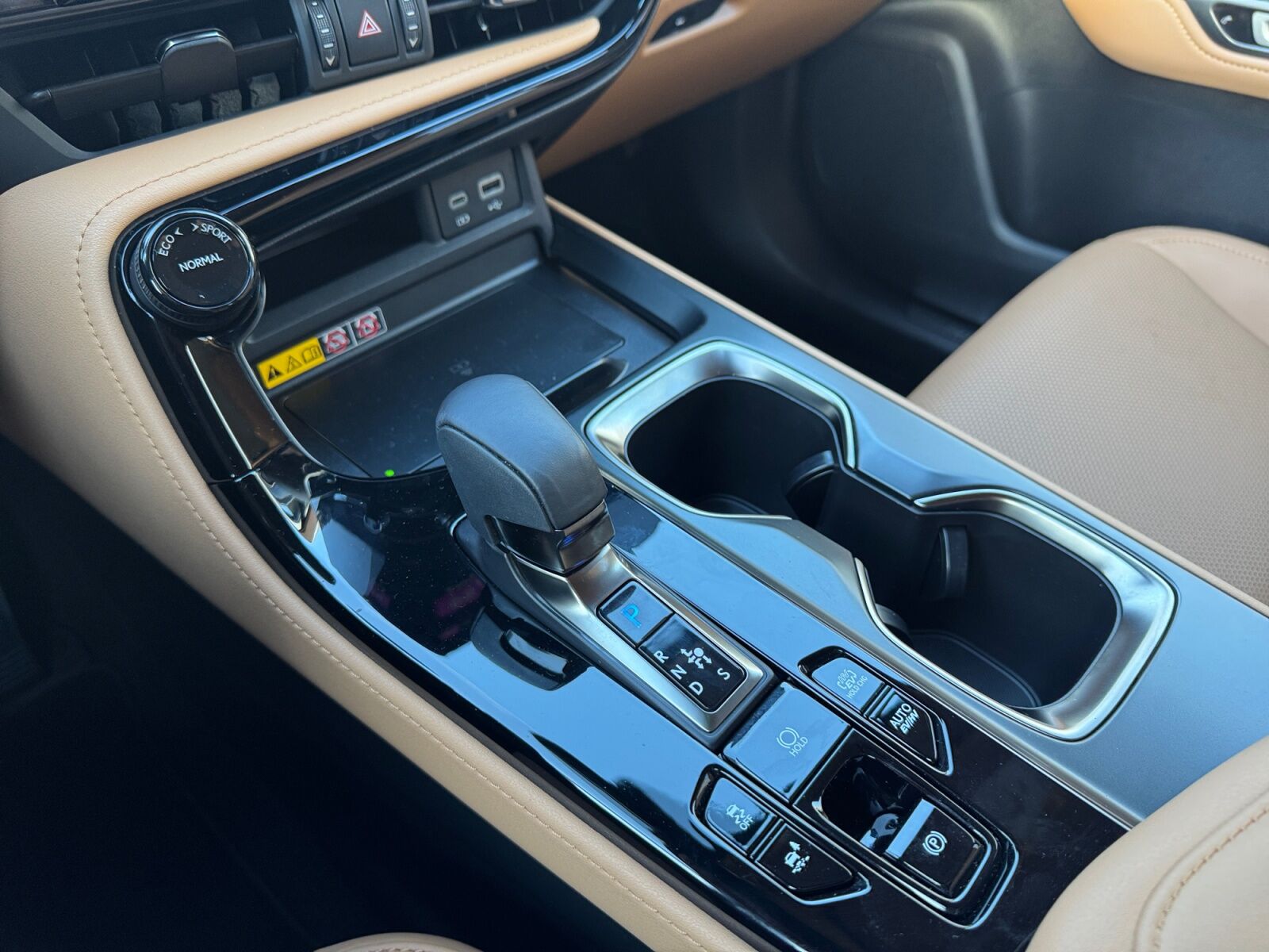 Billede af Lexus NX 450h+ 2,5 Plugin-hybrid Business Plus 4WD 309HK 5d Trinl. Gear