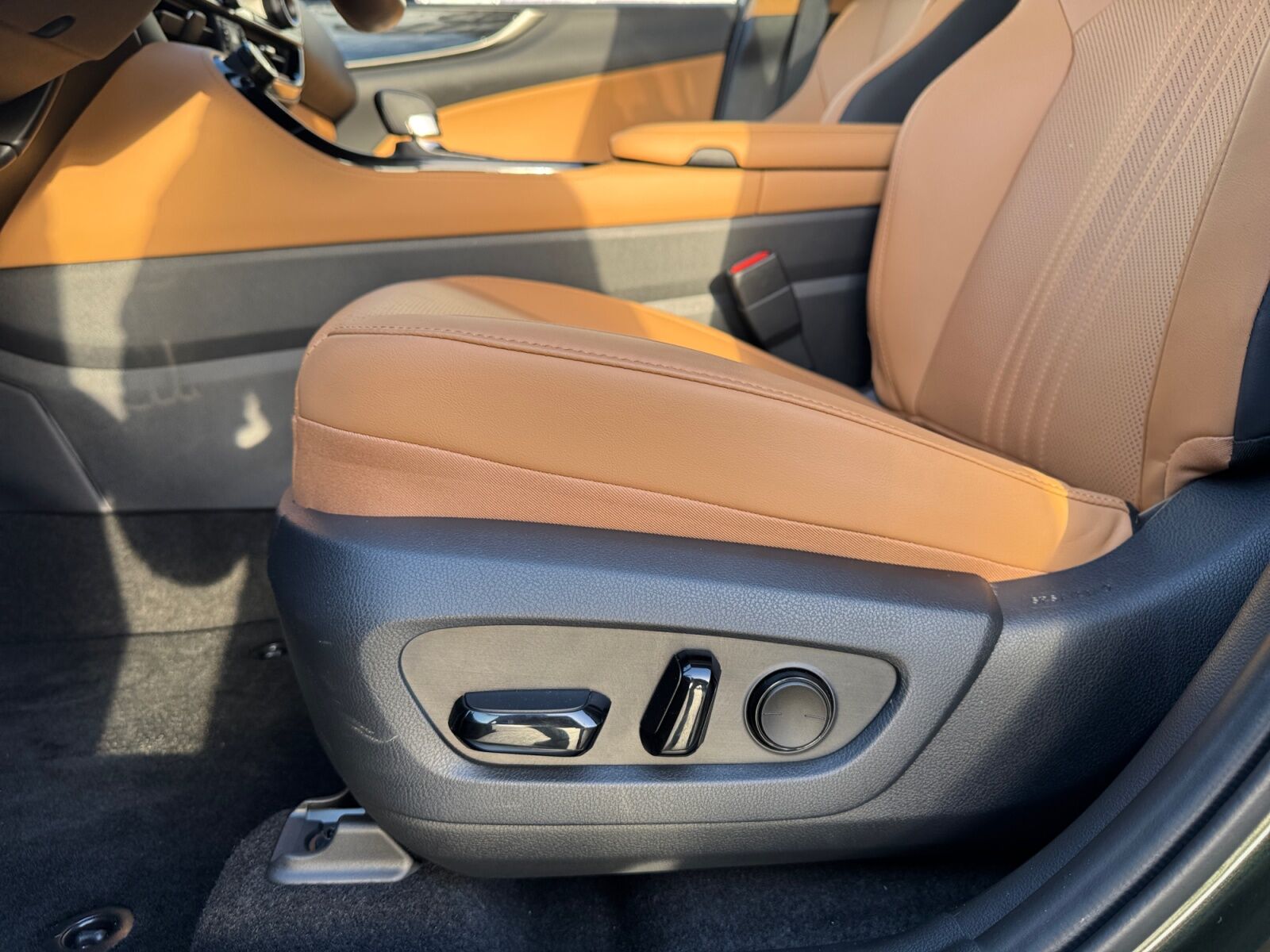 Billede af Lexus NX 450h+ 2,5 Plugin-hybrid Business Plus 4WD 309HK 5d Trinl. Gear