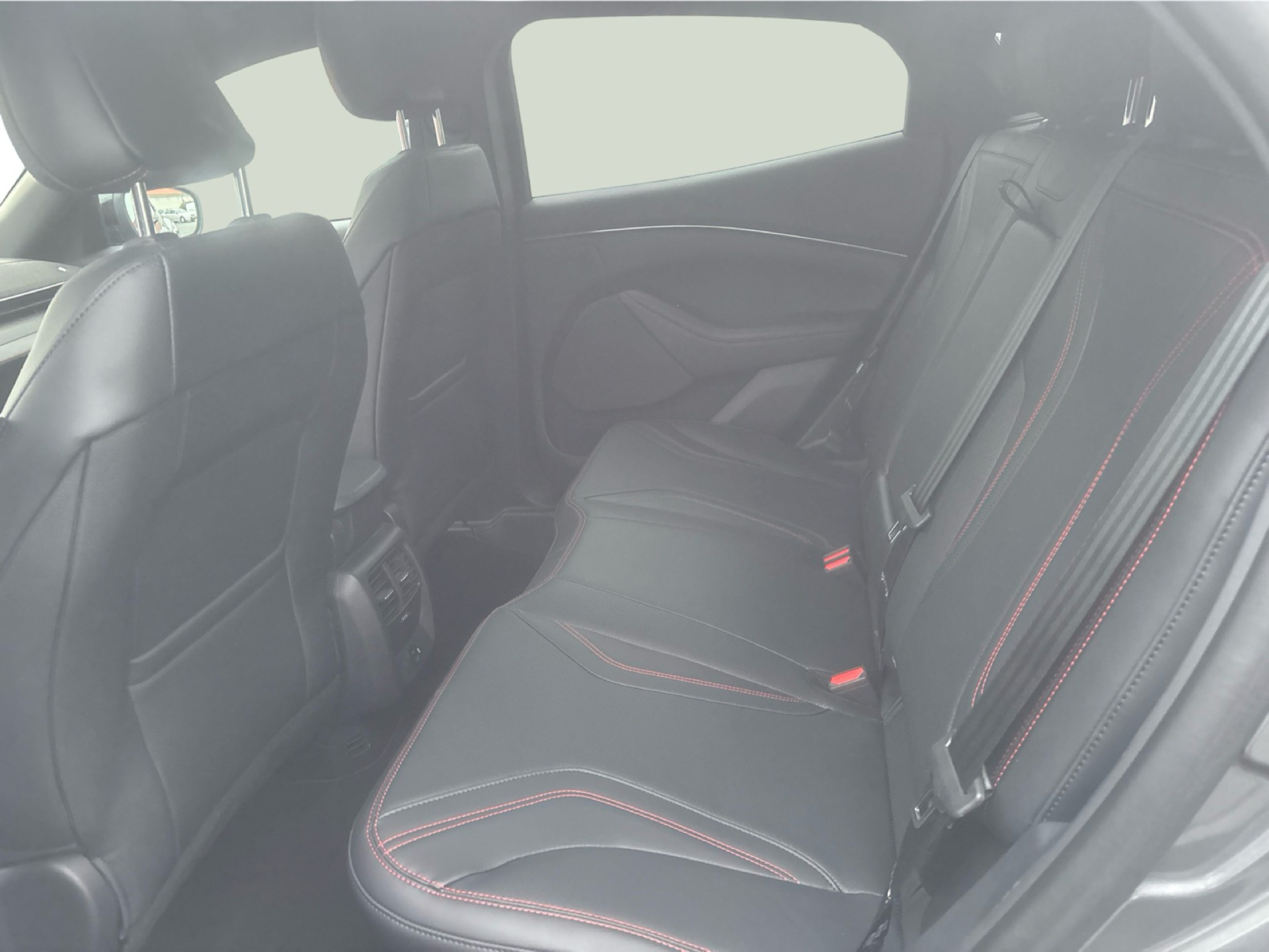 Billede af Ford Mustang Mach-E EL UR Premium AWD 351HK 5d Aut.