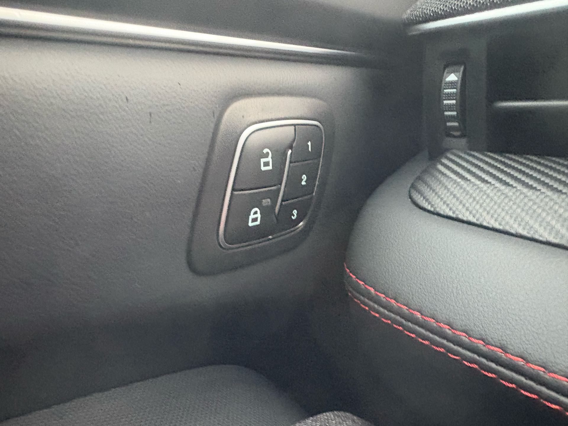 Billede af Ford Mustang Mach-E EL UR Premium AWD 351HK 5d Aut.