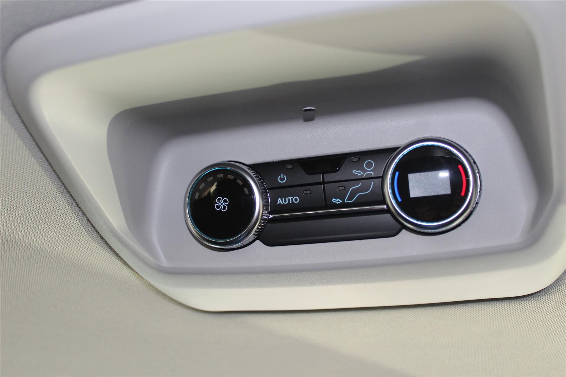 Billede af Ford E-Tourneo Custom 340 L1H1 EL Titanium X 218HK Aut.