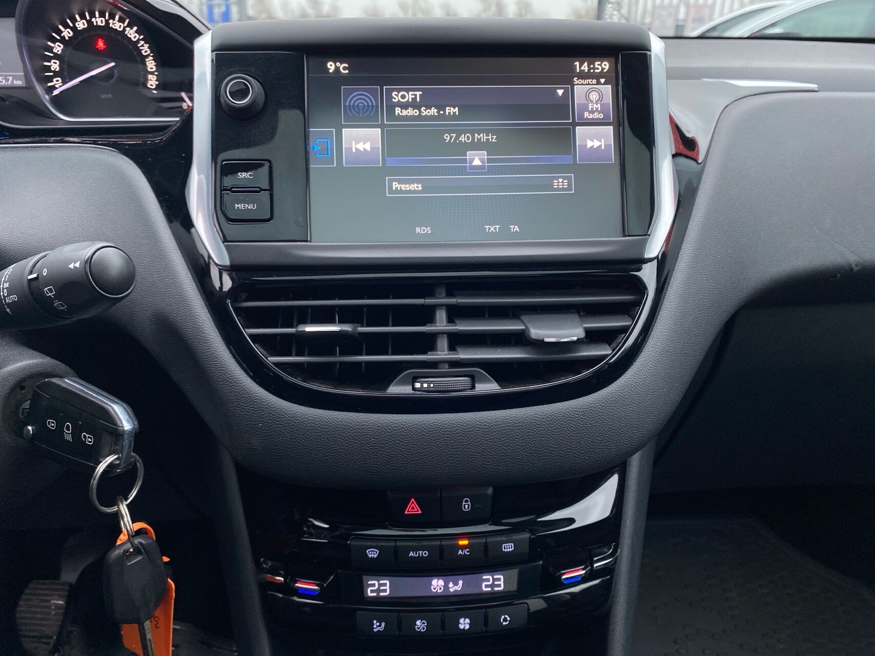 Billede af Peugeot 208 1,2 VTi Supreme 82HK 5d