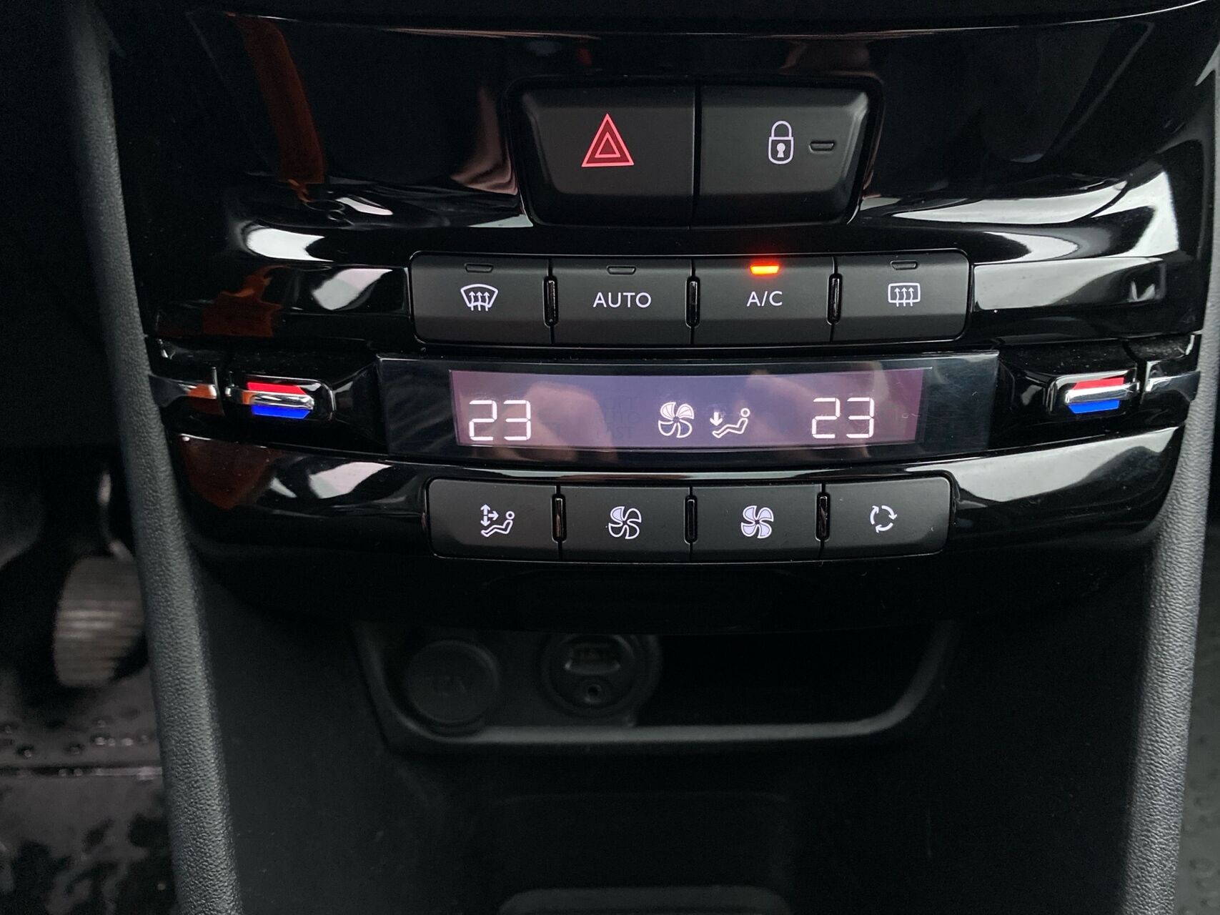 Billede af Peugeot 208 1,2 VTi Supreme 82HK 5d