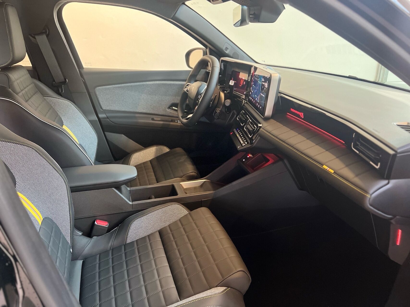 Billede af Renault R4 EL Iconic 150HK 5d Aut.