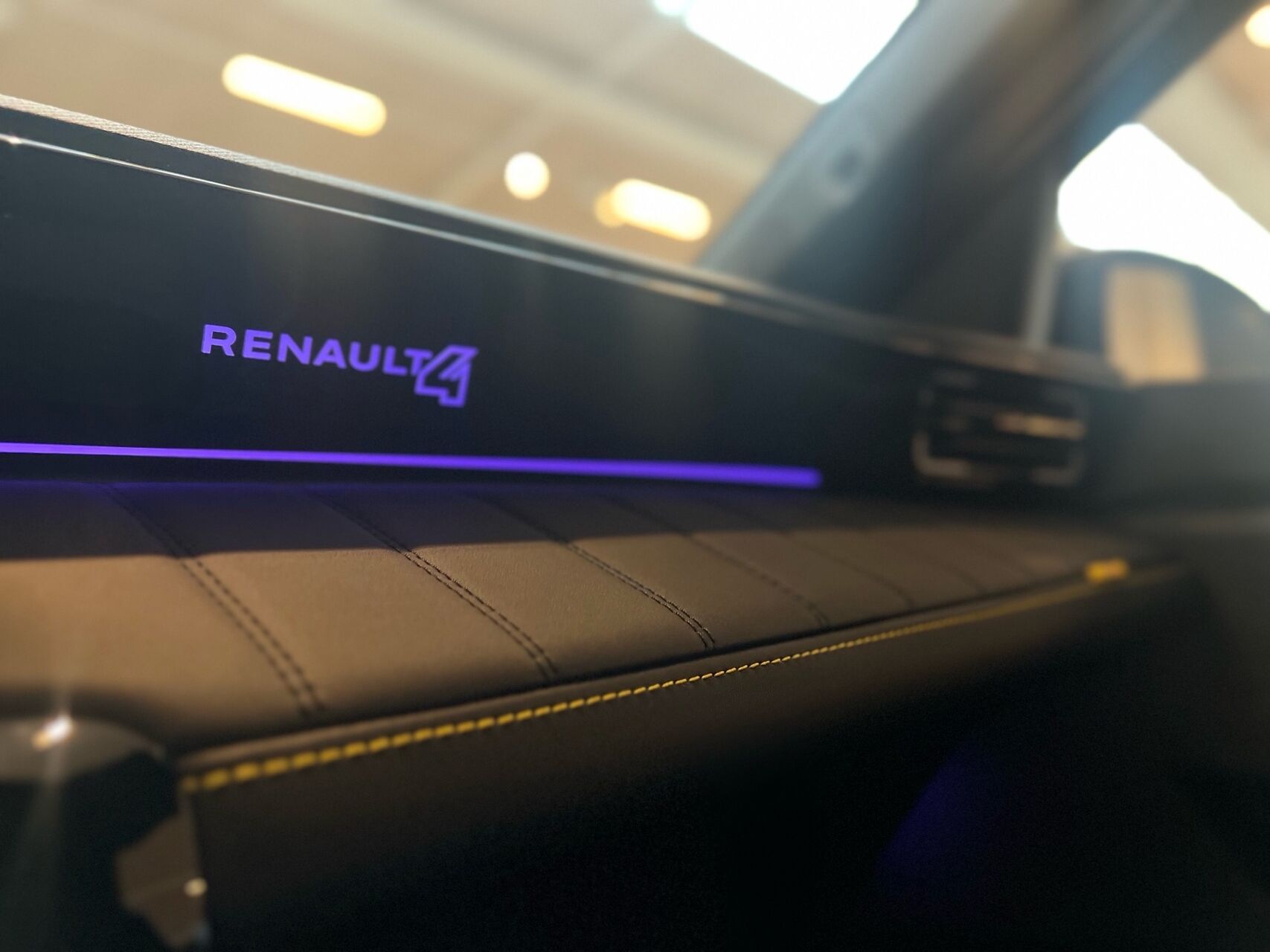 Billede af Renault R4 EL Iconic 150HK 5d Aut.