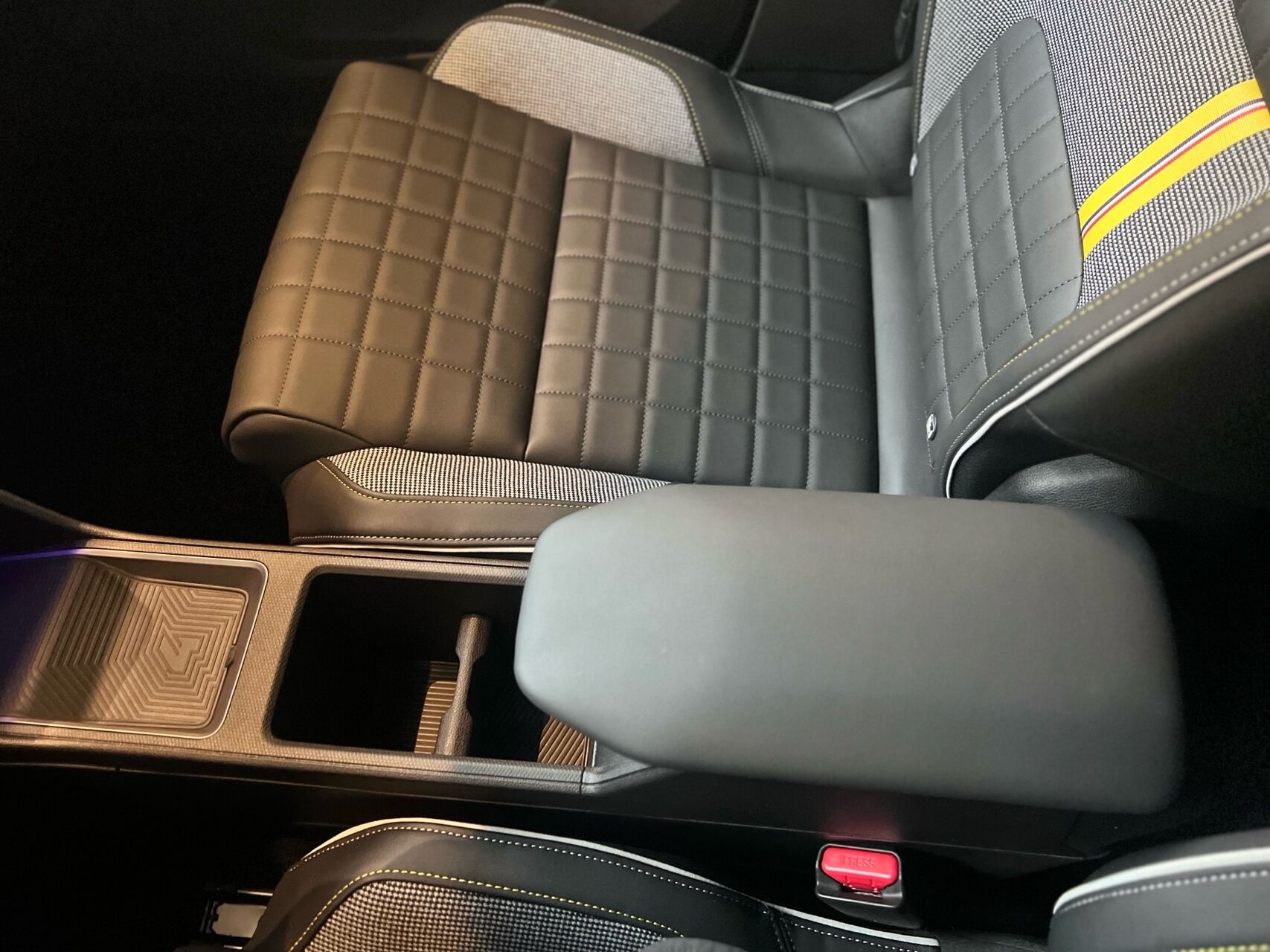 Billede af Renault R4 EL Iconic 150HK 5d Aut.