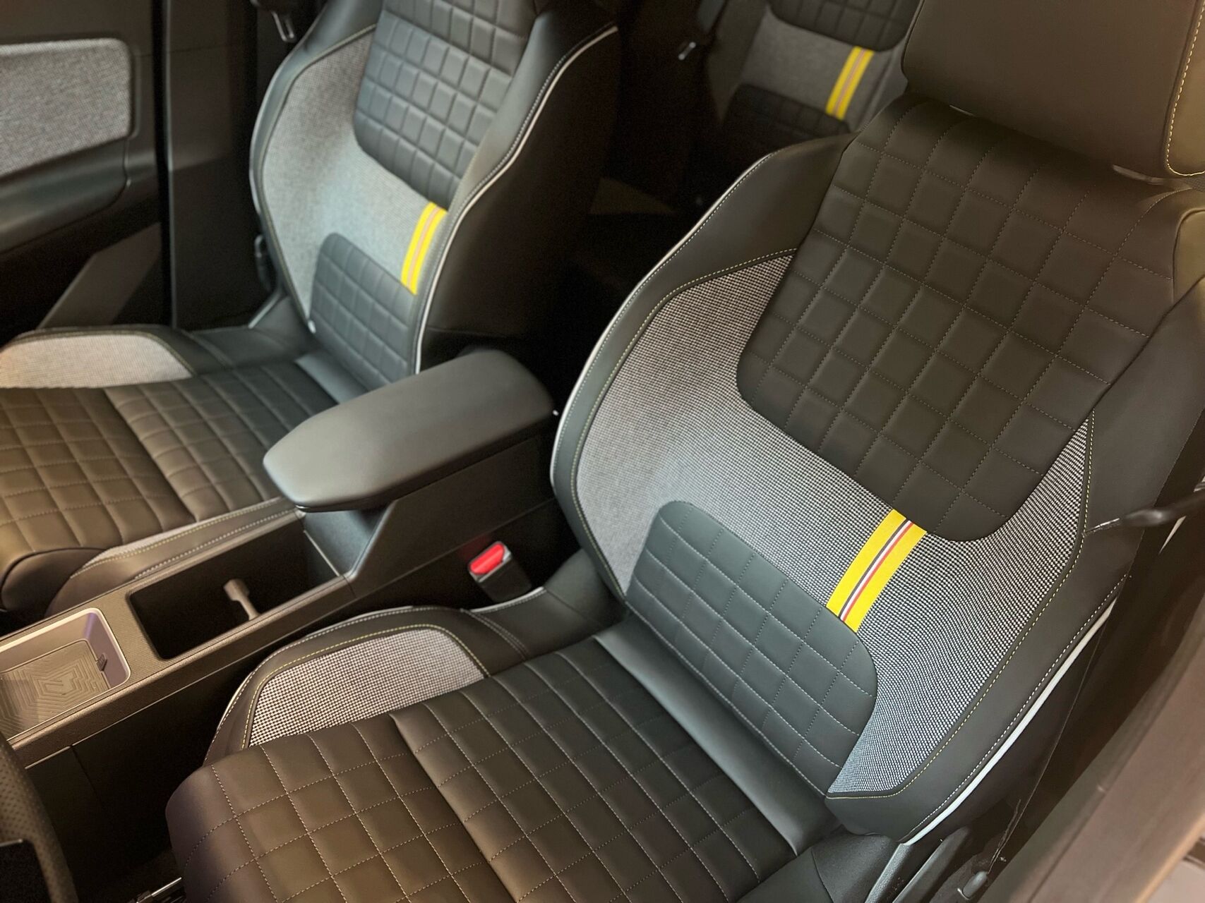 Billede af Renault R4 EL Iconic 150HK 5d Aut.