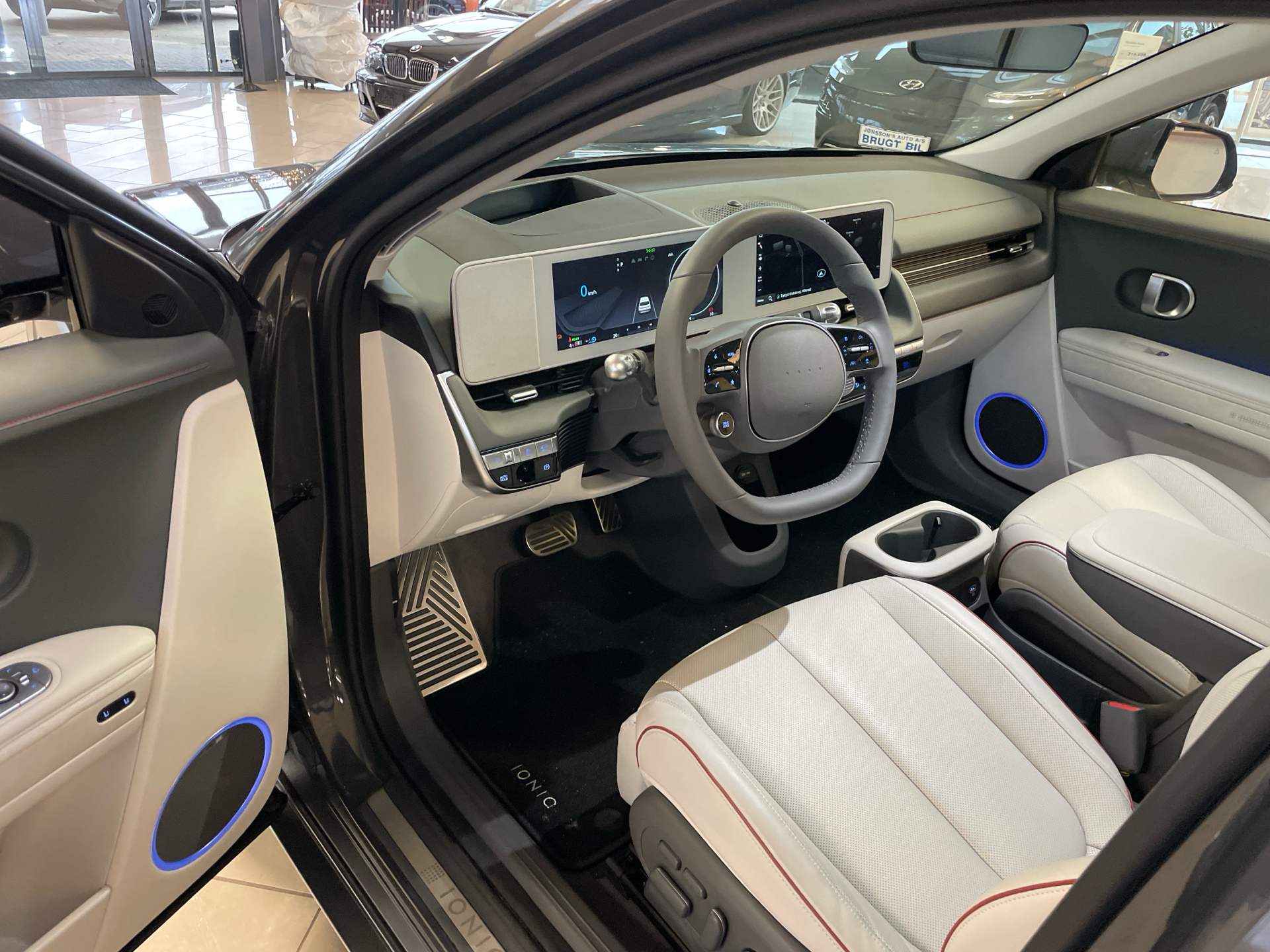 Billede af Hyundai Ioniq 5 Electric 77,4 kWh Ultimate 4WD 325HK 5d Aut.