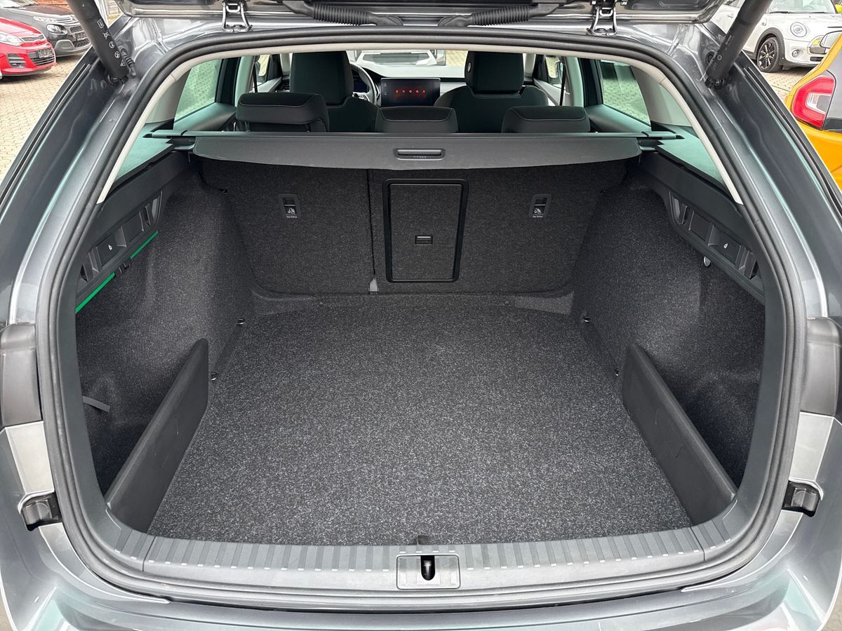 Billede af Skoda Octavia Combi 1,5 eTSI  Mild hybrid Style DSG 150HK Stc 7g Aut.