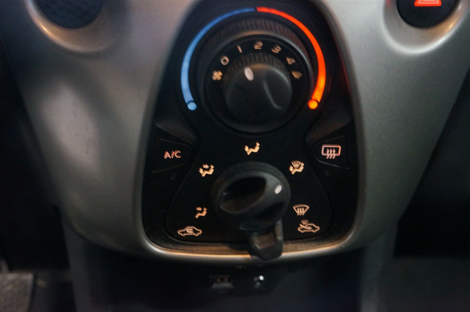 Billede af Citroën C1 1,0 VTi Scoop start/stop 68HK 5d