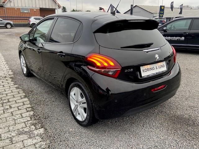 Billede af Peugeot 208 1,2 PureTech Signature Sky 82HK 5d