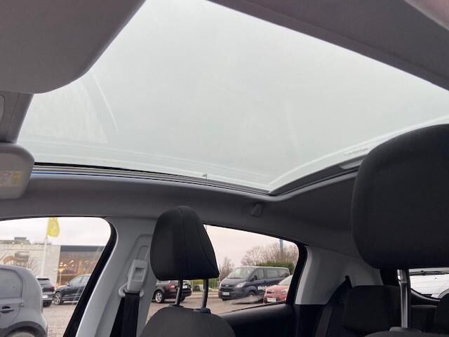Billede af Peugeot 208 1,2 PureTech Signature Sky 82HK 5d