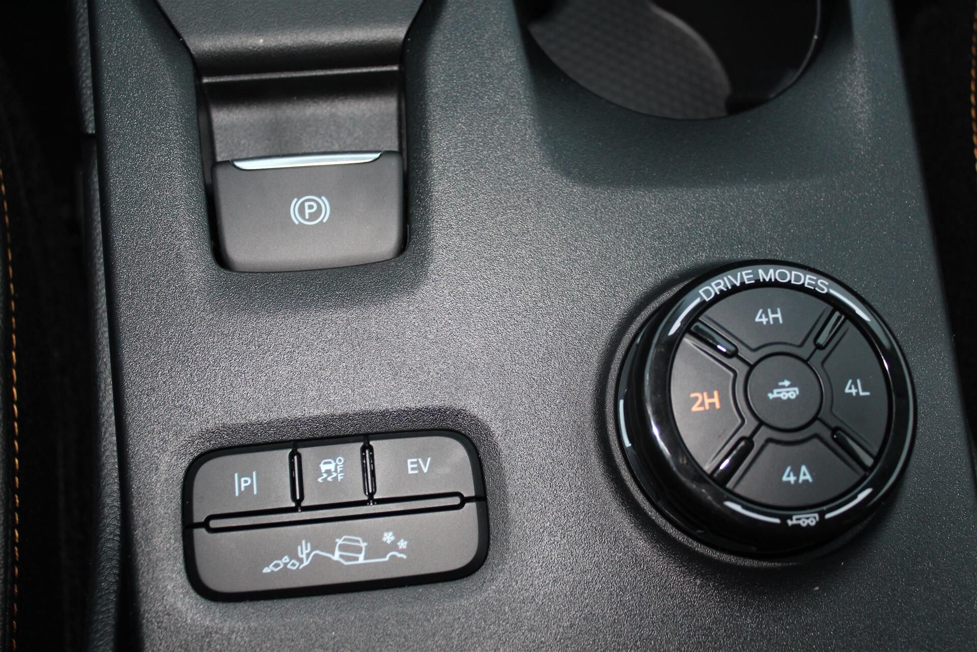 Billede af Ford Ranger Double Cab 2,3 EcoBoost Hybrid Wildtrak e-4WD 281HK Pick-Up 10g Aut.