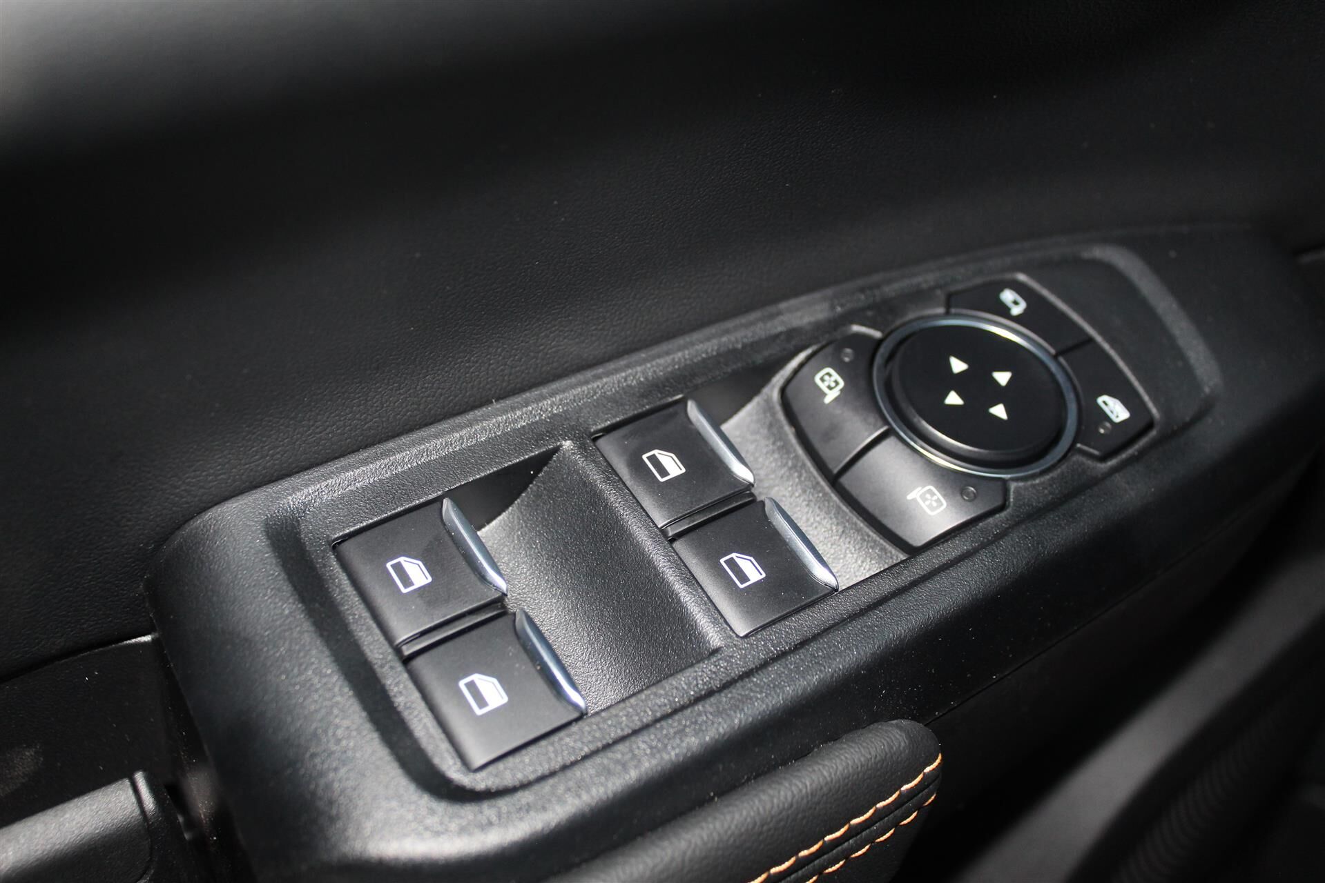 Billede af Ford Ranger Double Cab 2,3 EcoBoost Hybrid Wildtrak e-4WD 281HK Pick-Up 10g Aut.