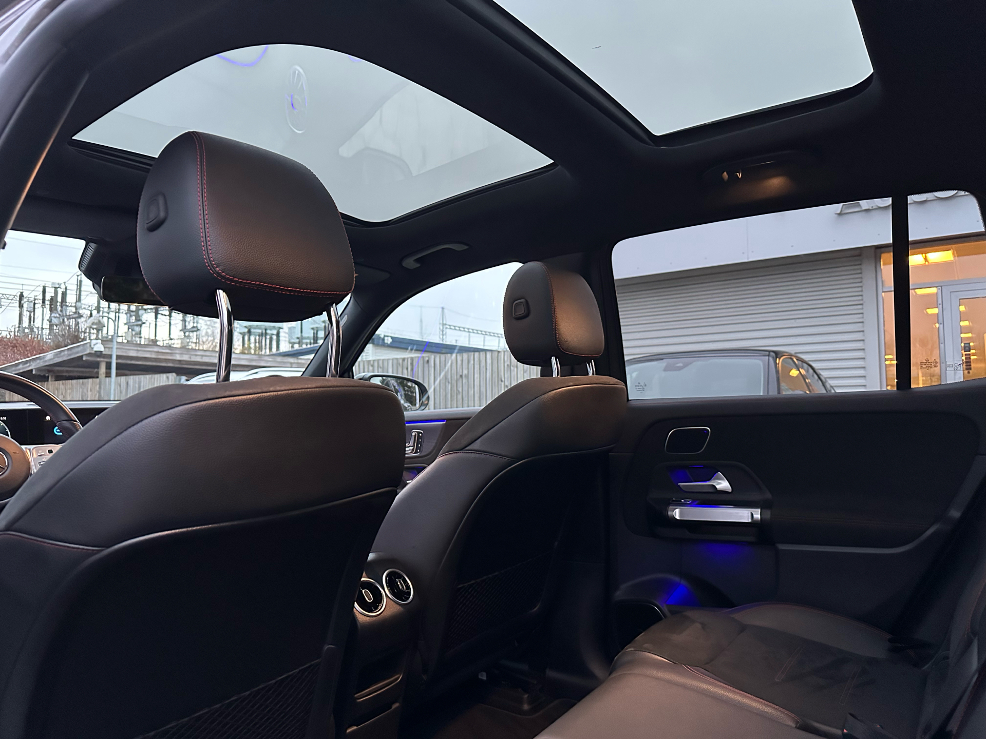 Billede af Mercedes-Benz EQB 350 7 pers. EL AMG Premium Plus 4Matic 292HK 5d Aut. 