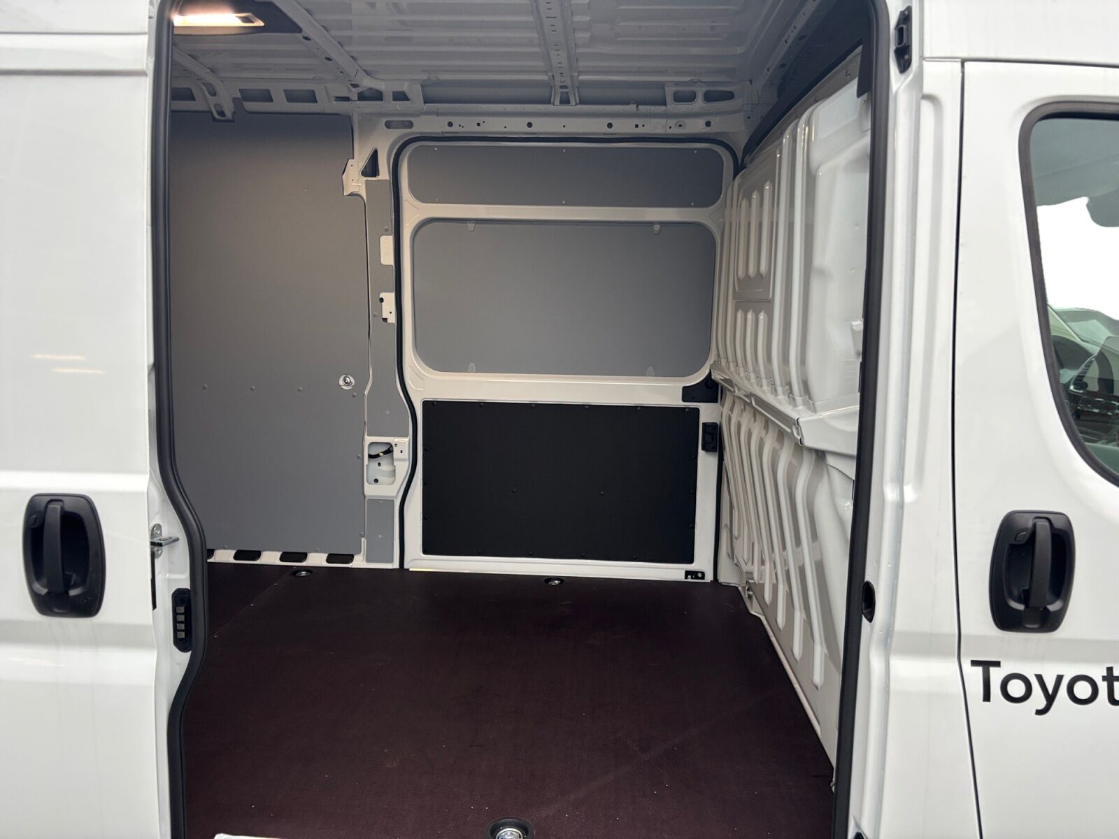 Billede af Toyota Proace Max 2.2D 180hk Long/To skydedøre m. højt tag Heavy aut.gear Comfort Master