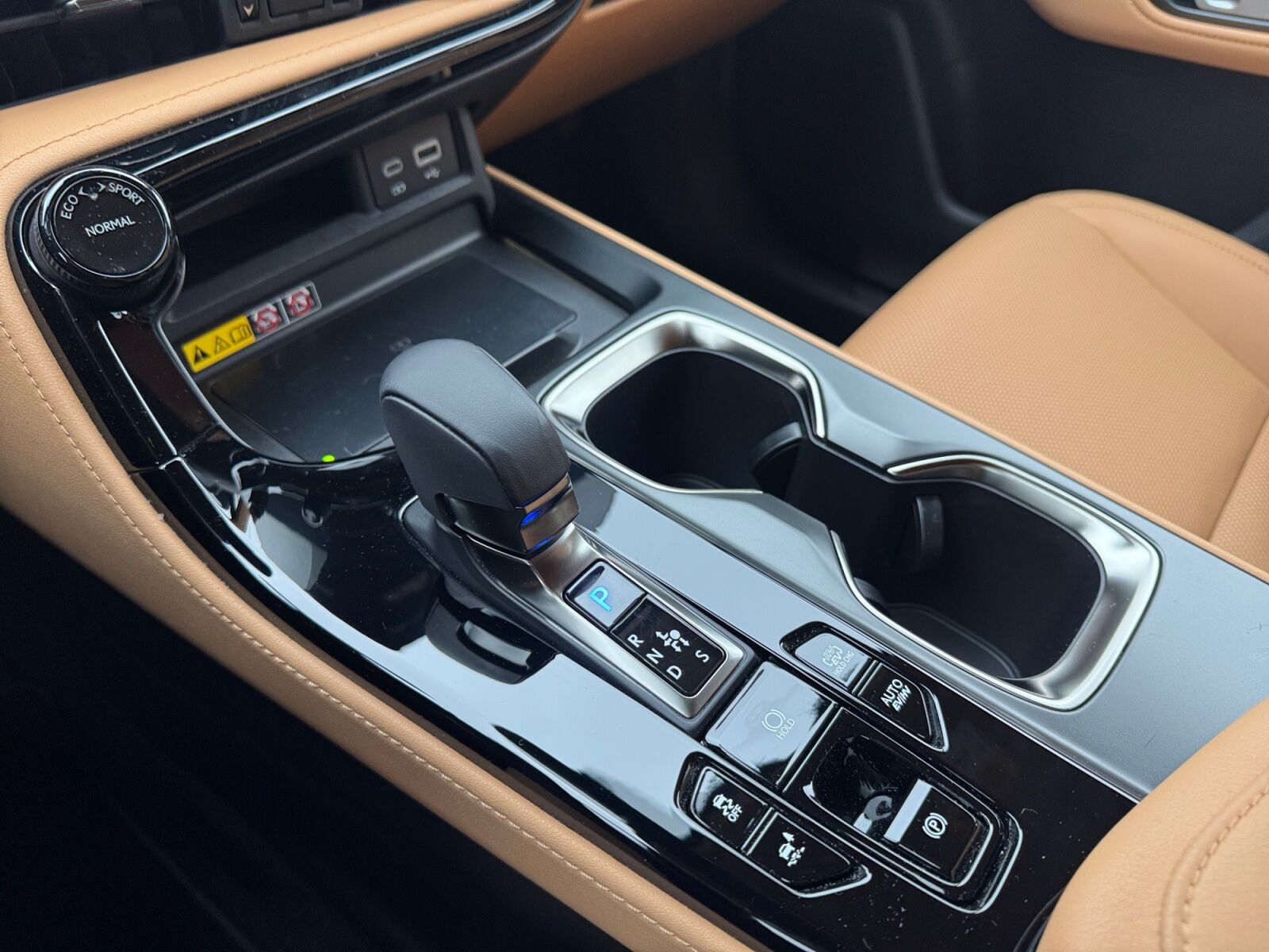 Billede af Lexus NX 450h+ 2,5 Plugin-hybrid Business Plus 4WD 309HK 5d Trinl. Gear