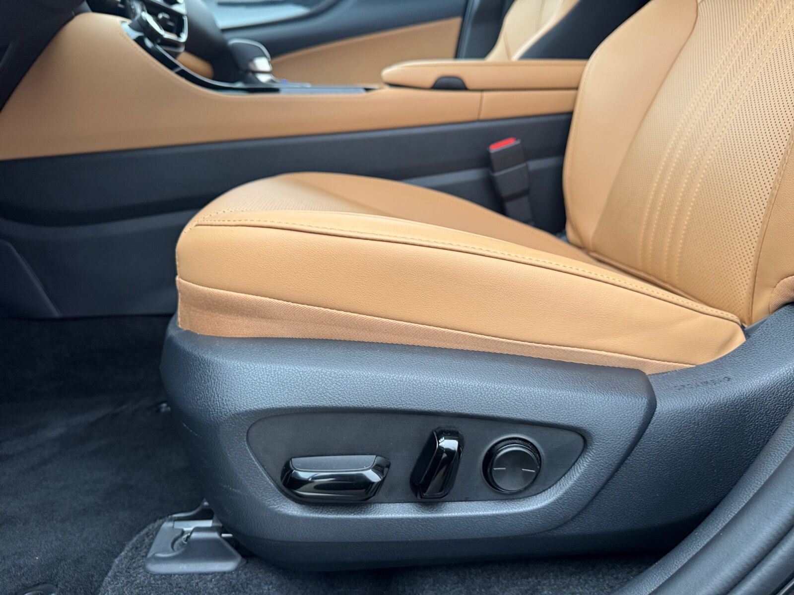 Billede af Lexus NX 450h+ 2,5 Plugin-hybrid Business Plus 4WD 309HK 5d Trinl. Gear