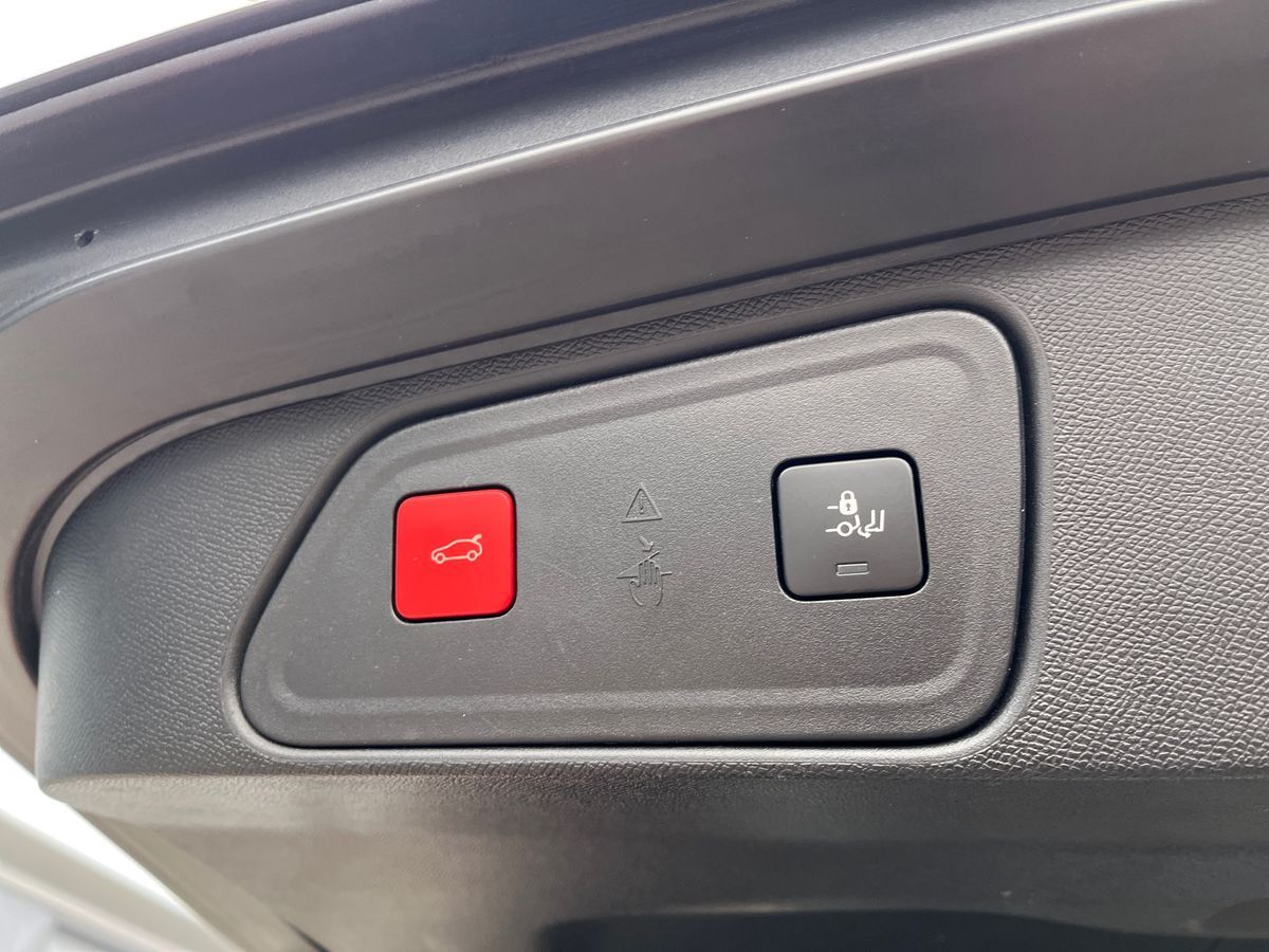 Billede af Peugeot 3008 1,6 PureTech  Plugin-hybrid Allure Pack EAT8 225HK 5d 8g Aut.