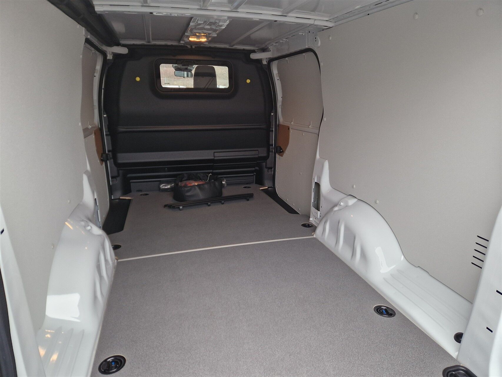 Billede af Toyota Proace 75 kWh (136hk) Long/To skydedør aut. gear Comfort Master