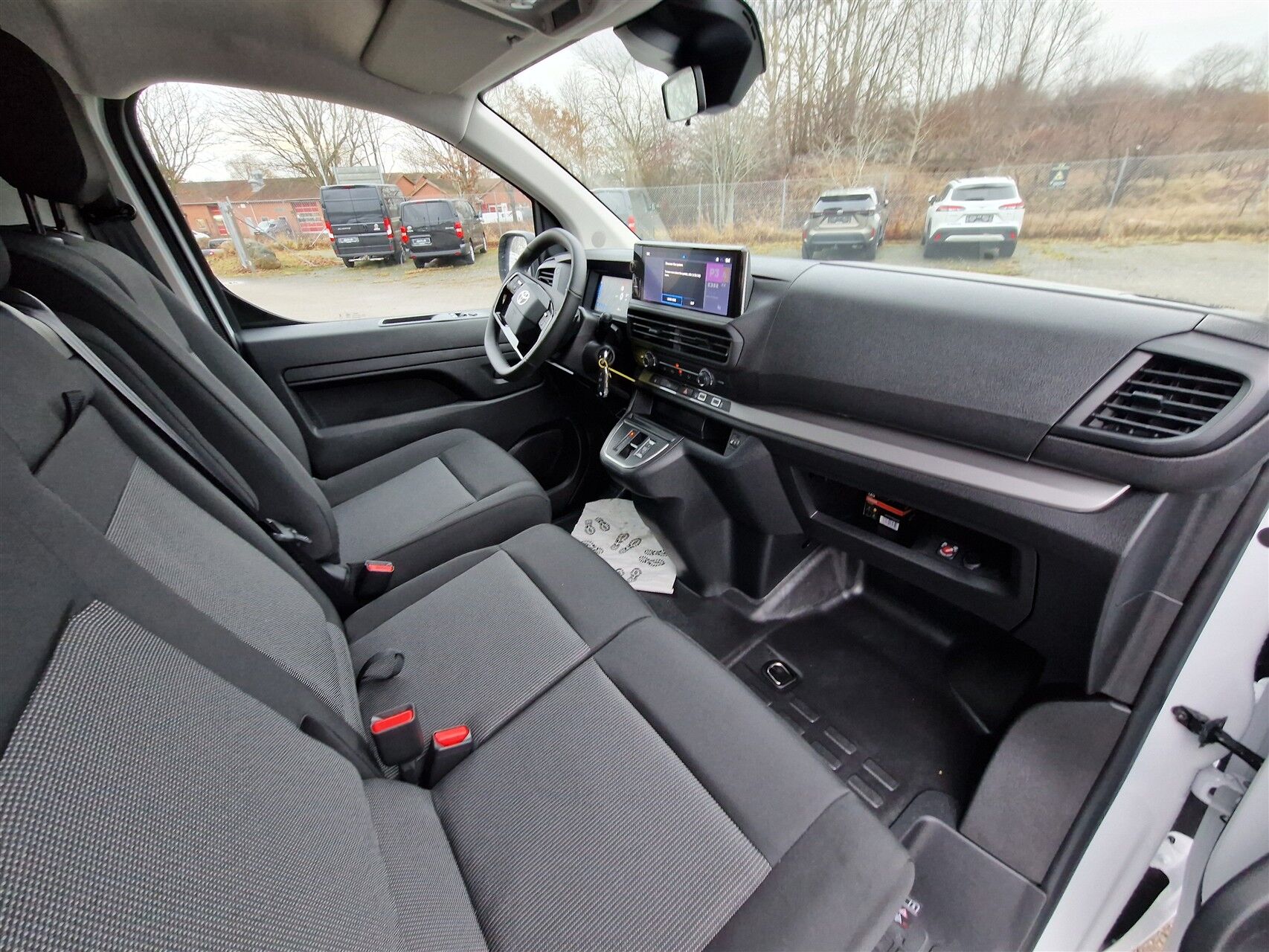 Billede af Toyota Proace 75 kWh (136hk) Long/To skydedør aut. gear Comfort Master