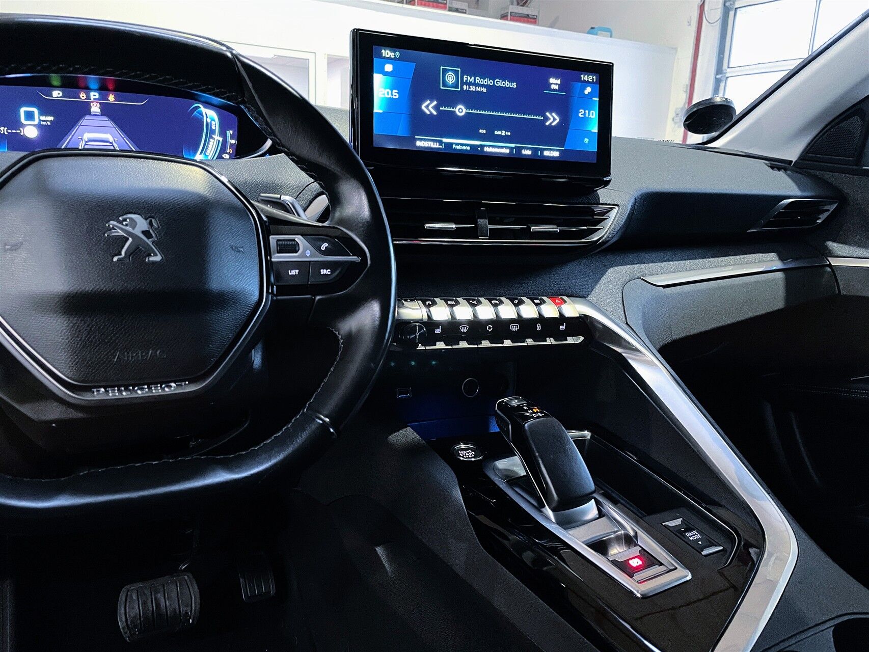 Billede af Peugeot 3008 1,6 PureTech  Plugin-hybrid Allure Pack LTD EAT8 225HK 5d 8g Aut.