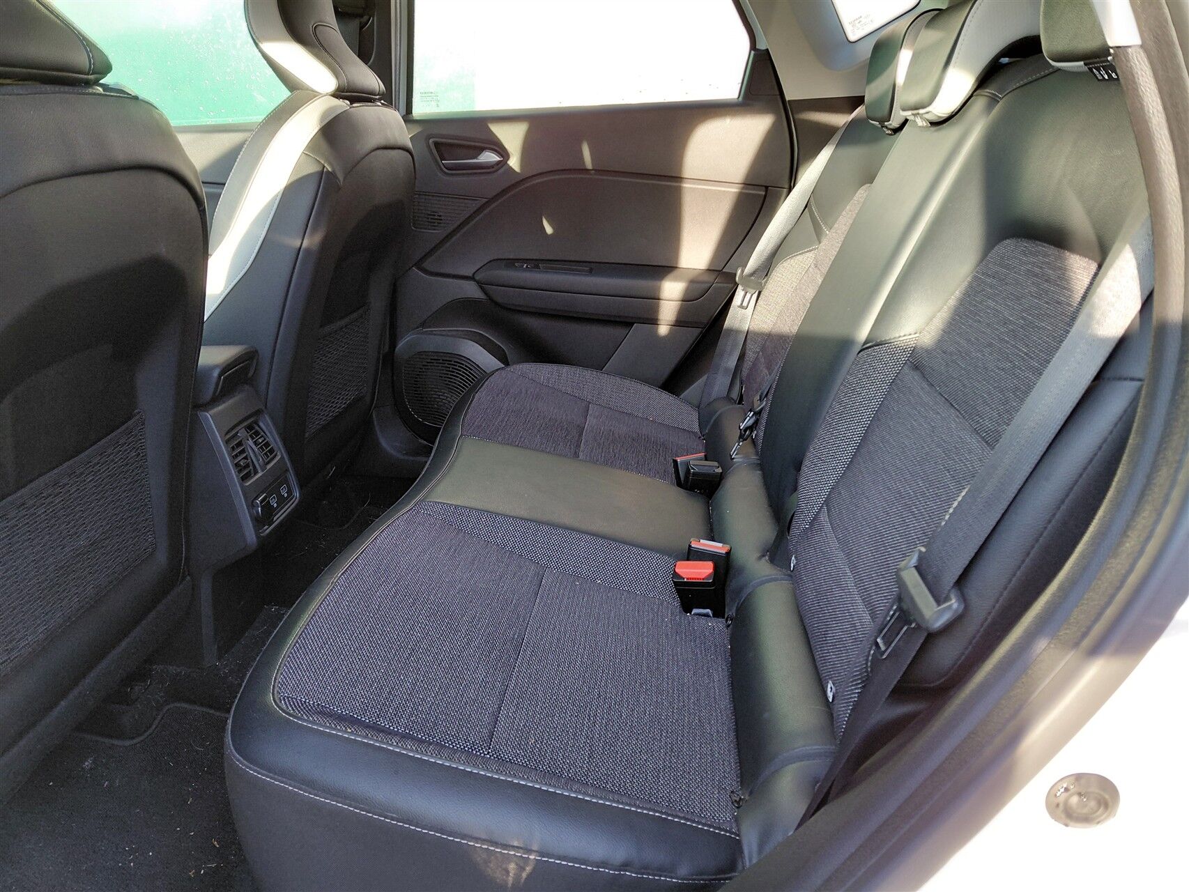 Billede af Renault Captur 1,6 E-TECH  Plugin-hybrid Intens 160HK 5d Aut.