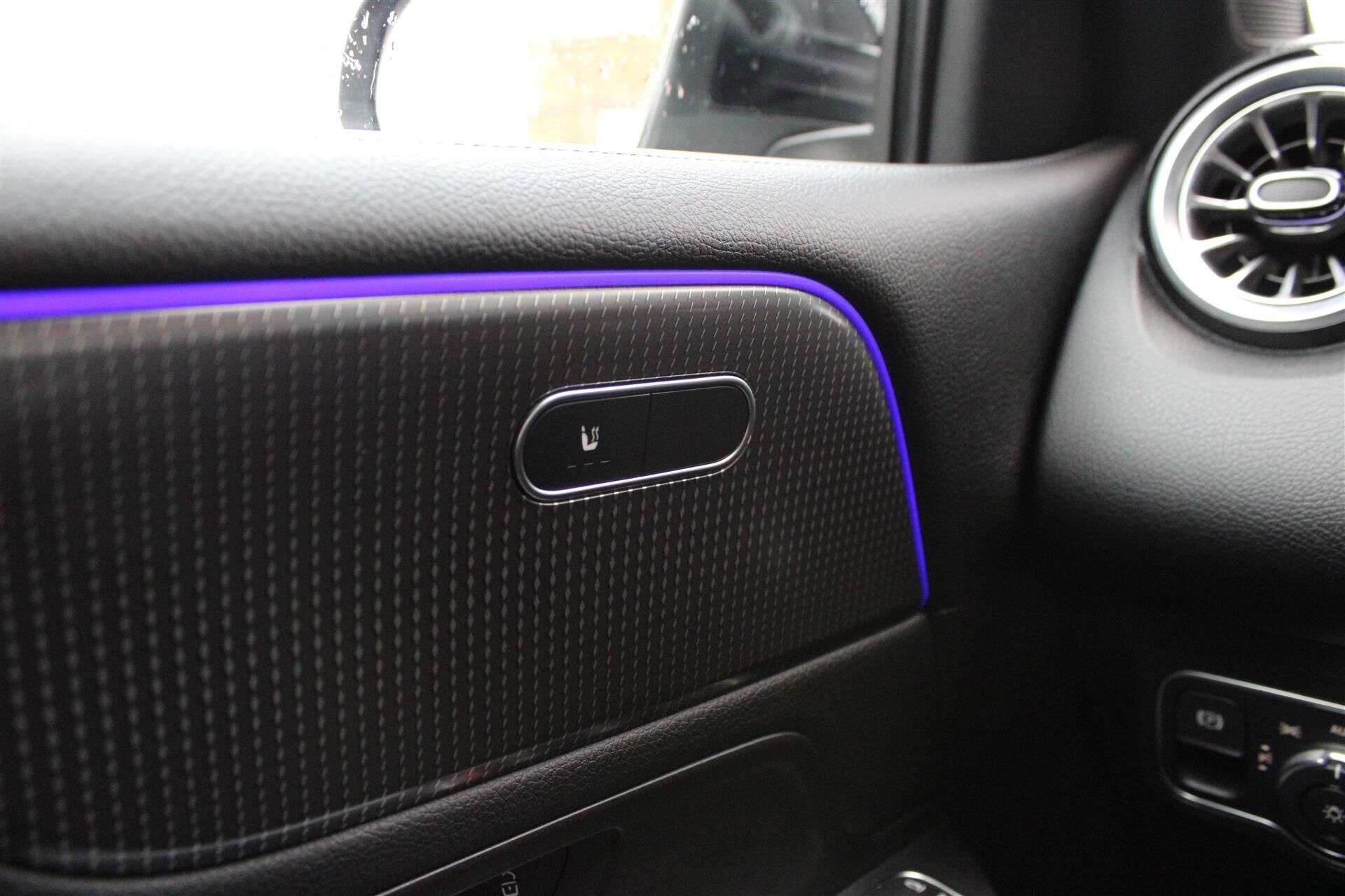 Billede af Mercedes-Benz EQB 300 EL Progressive 7 pers. 4Matic 228HK 5d Aut.